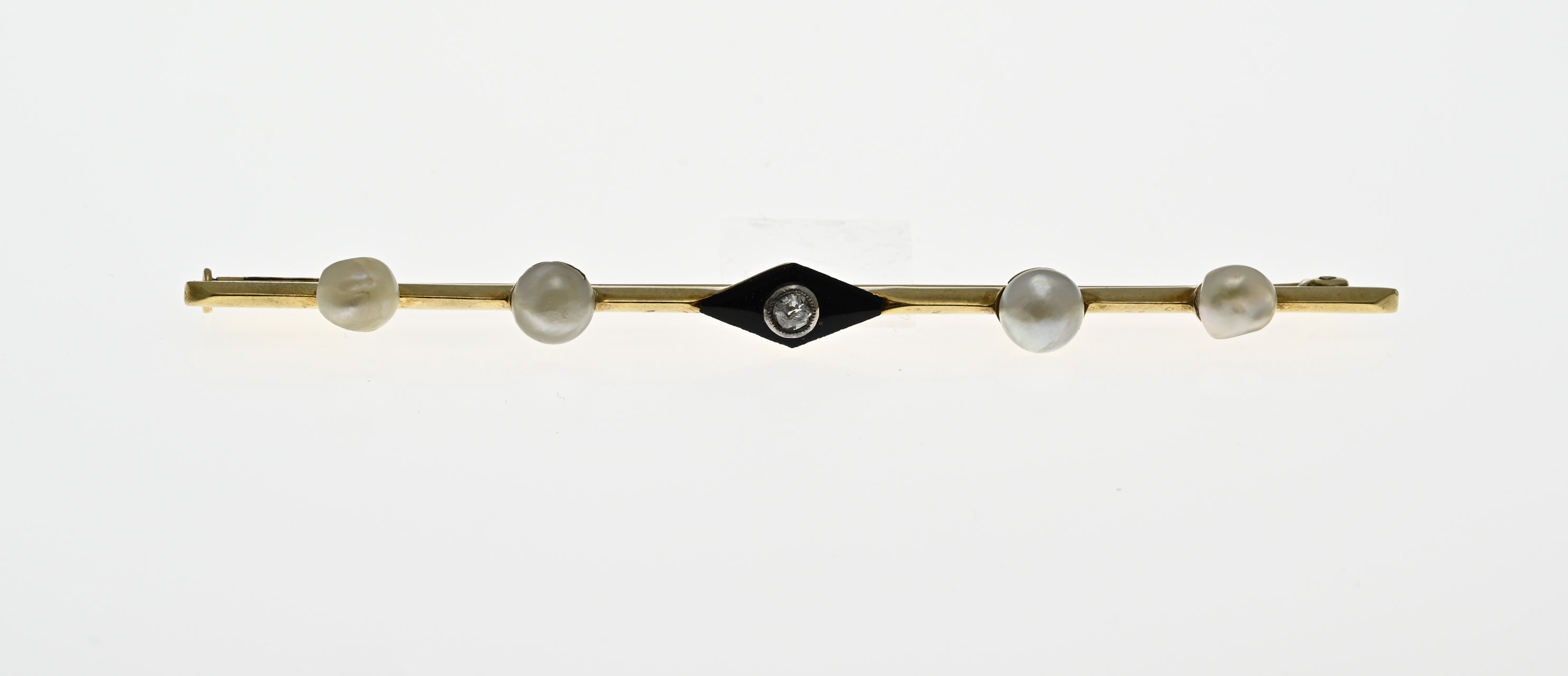 Gold brooch with onyx and pearl