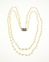 Pearl necklace with diamond lock