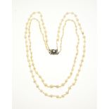 Pearl necklace with diamond lock