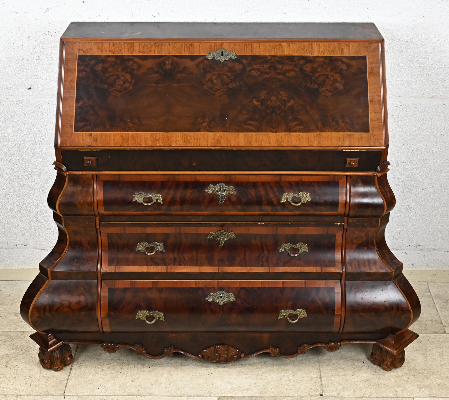 Burr walnut desk - Image 2 of 2