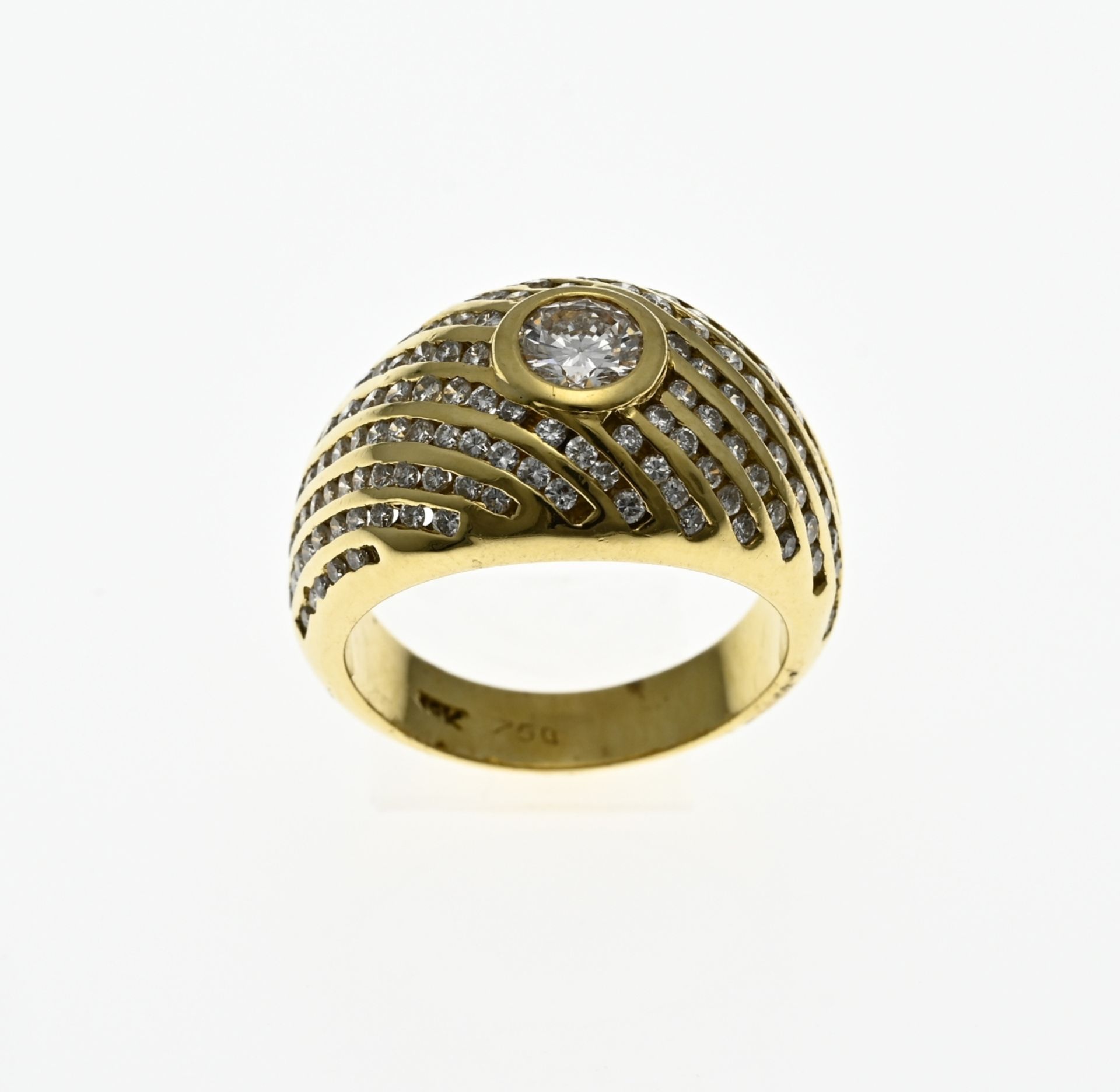 Gold ring with diamond