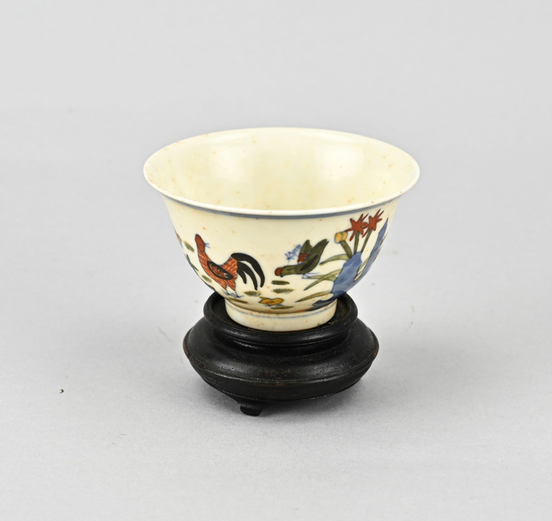 Chinese bowl on wooden base Ã˜ 8.5 cm.
