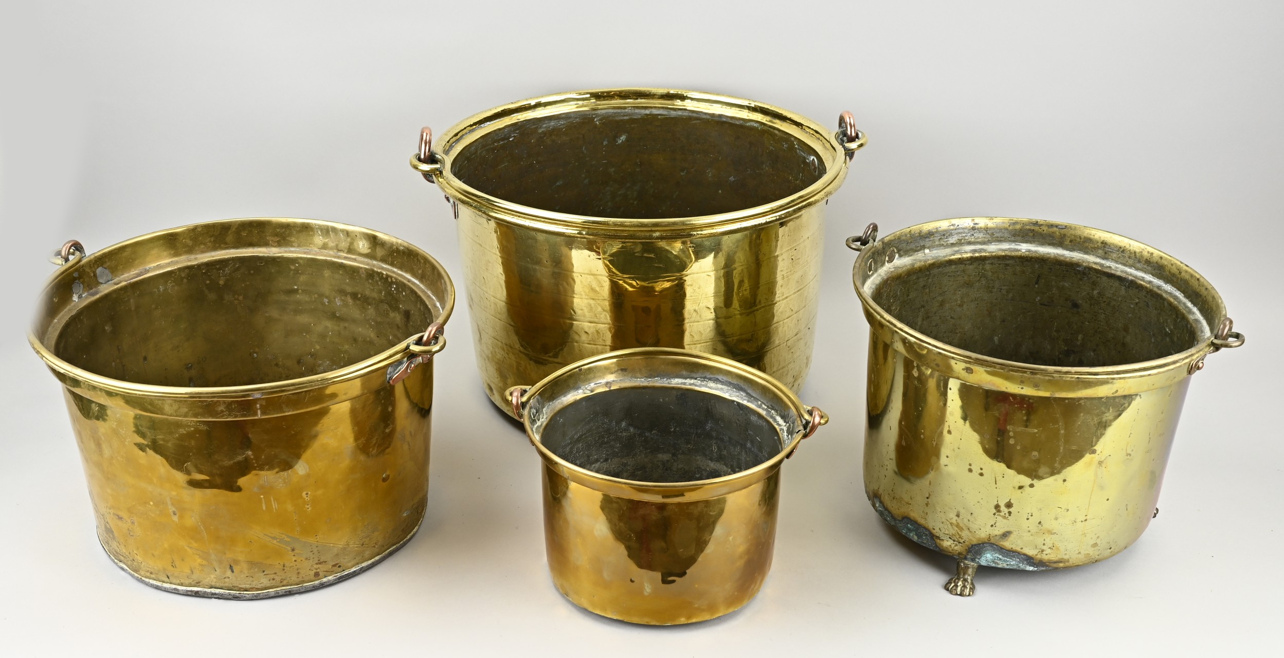 4x Yellow copper bucket