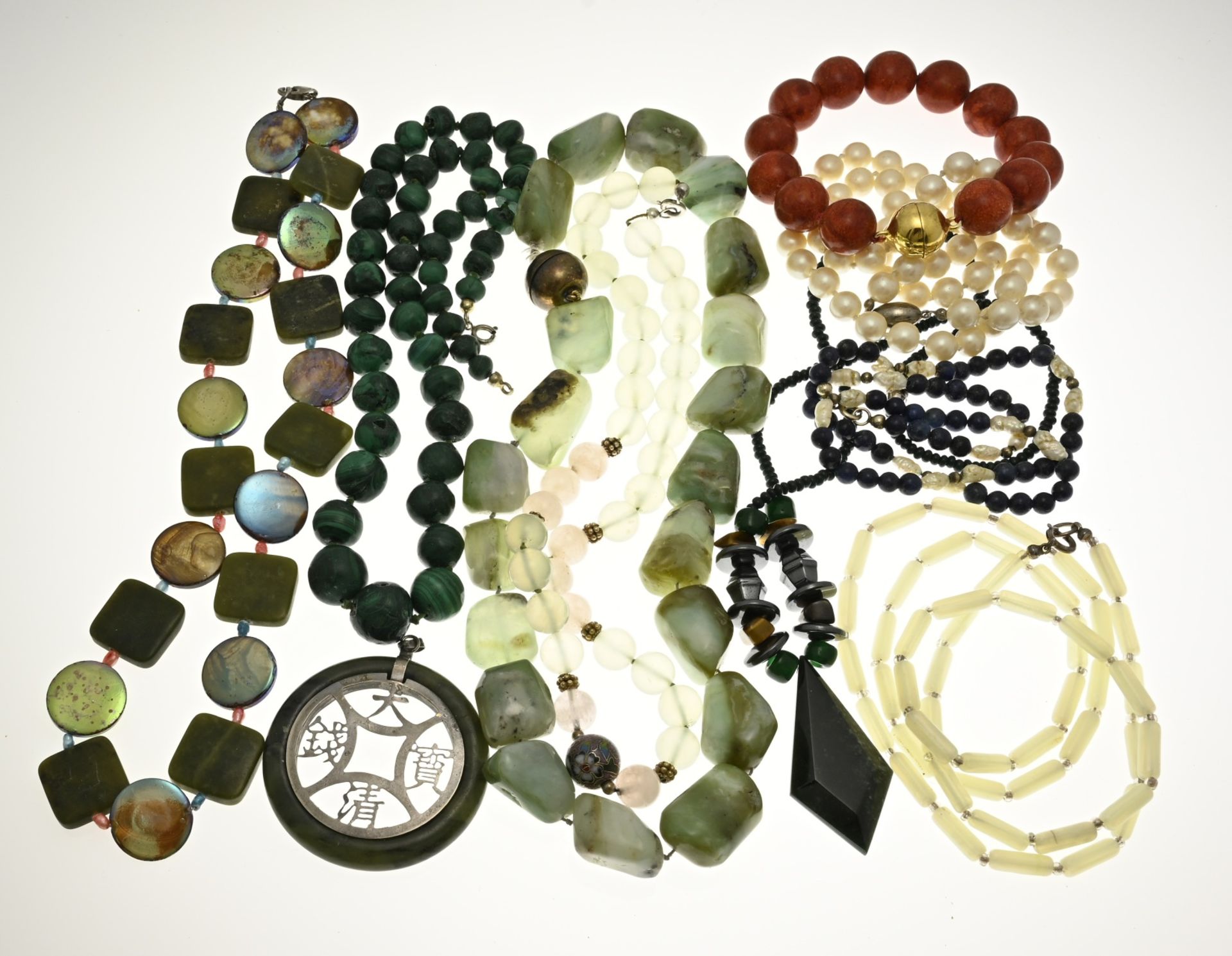 Lot of gemstones necklaces bracelets.