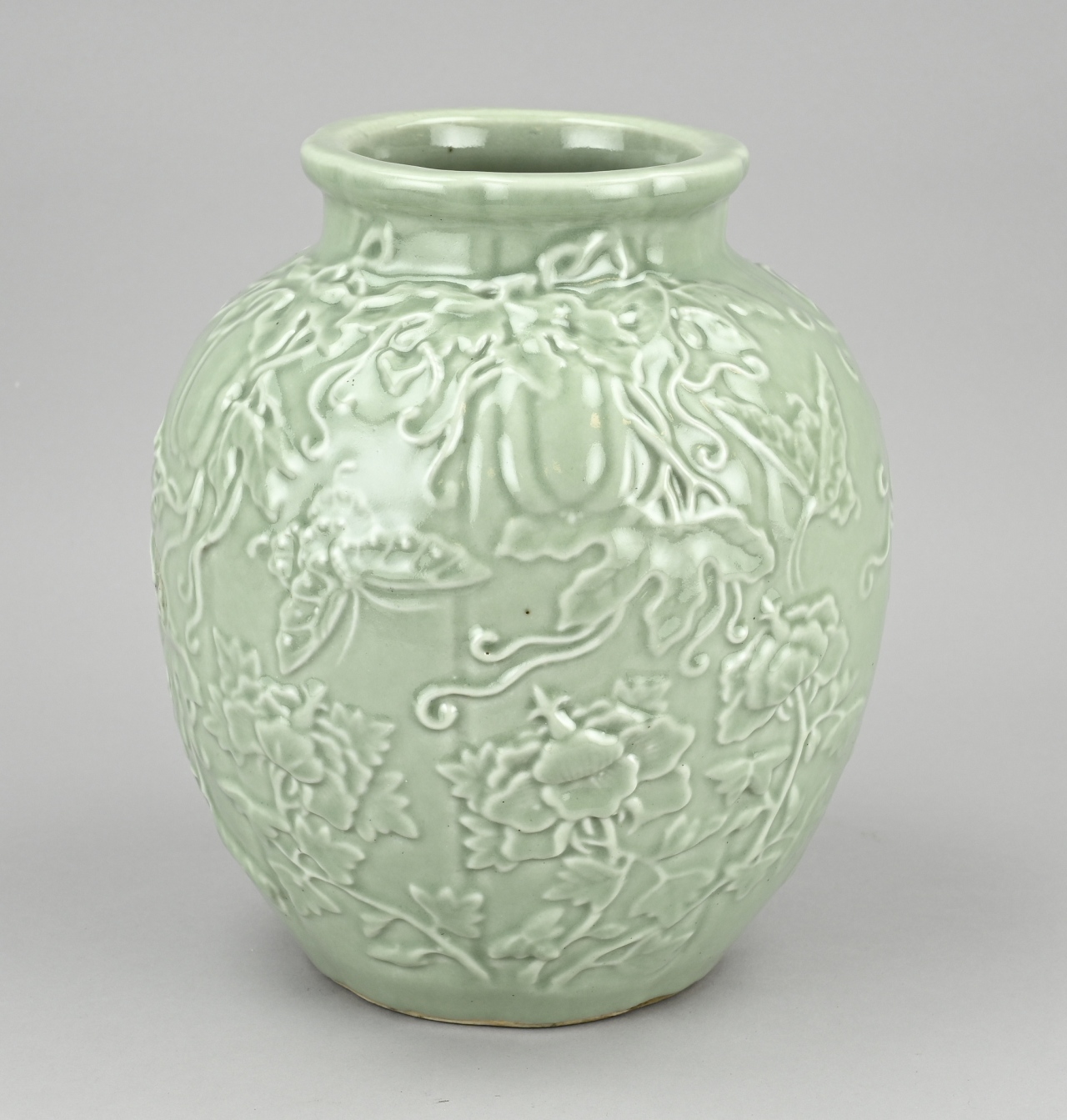 Chinese celadon vase, H 25 cm.