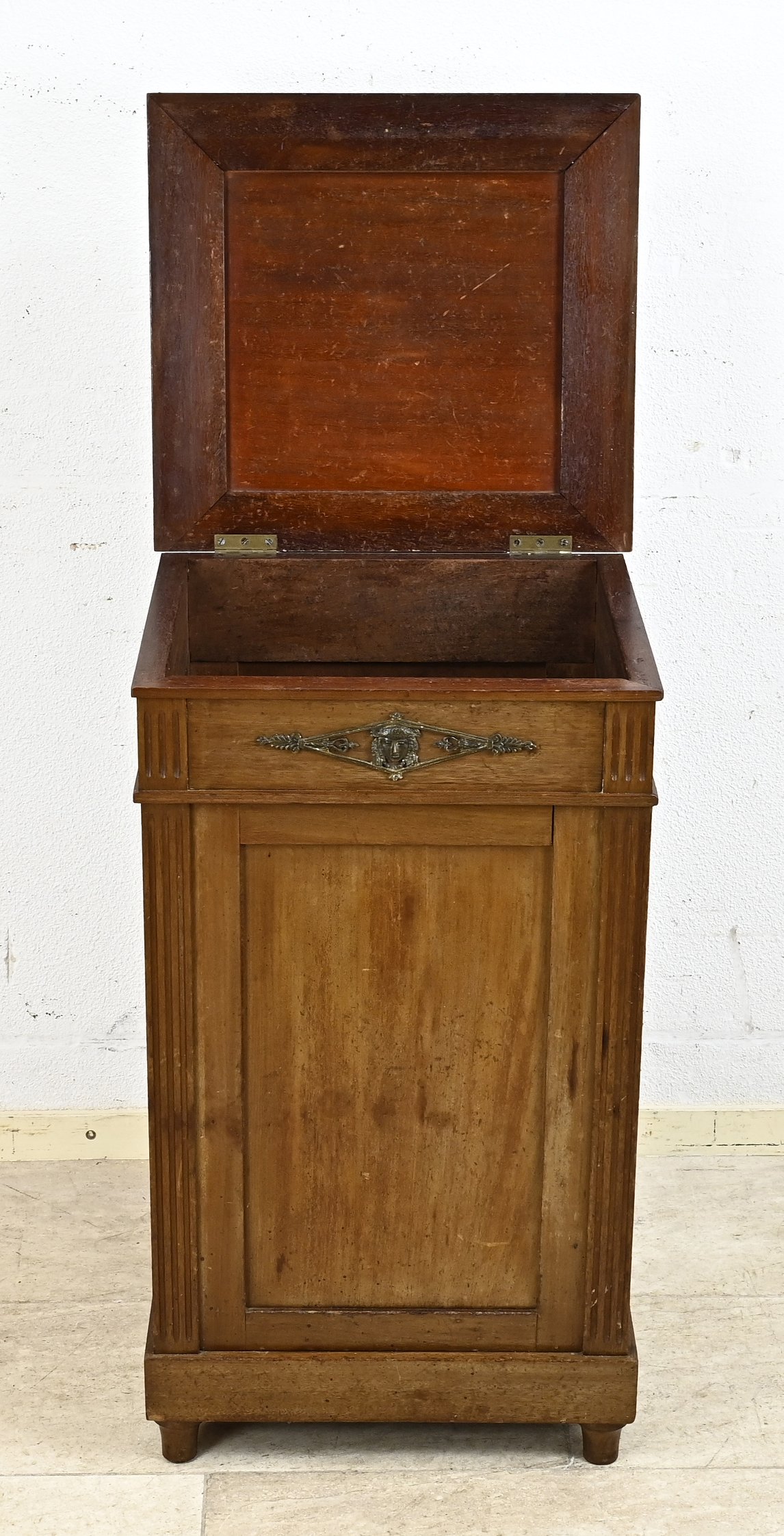 Mahogany cabinet - Image 2 of 2