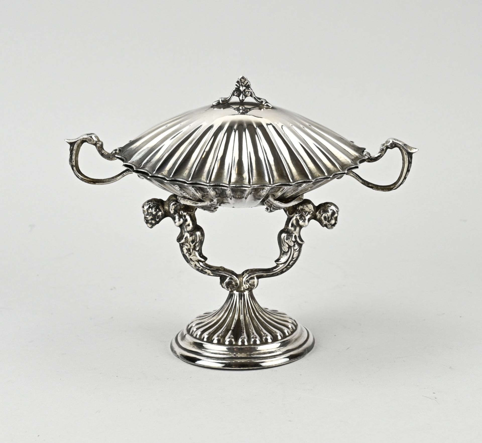 Silver bowl on foot (shell shape)