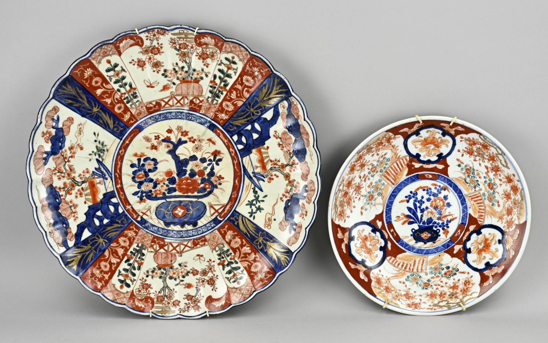 2x Imari plate Ã˜ 29 - 42 cm.