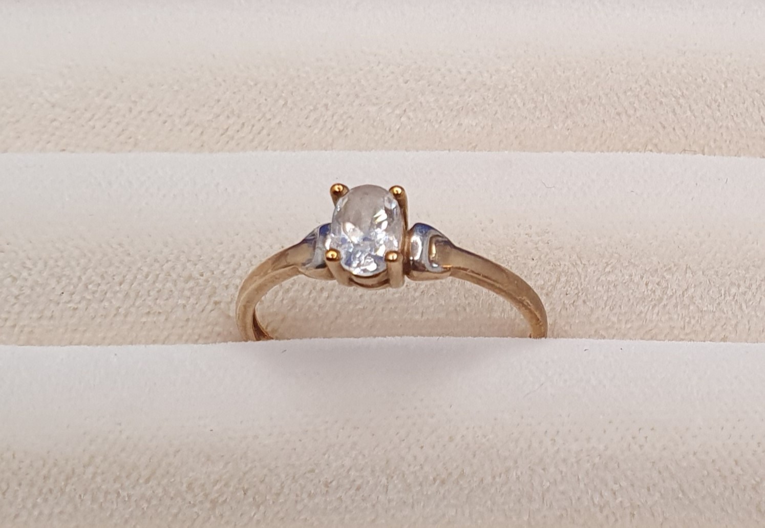 9ct Gold Solitaire Ring, weight 1.25g, size L