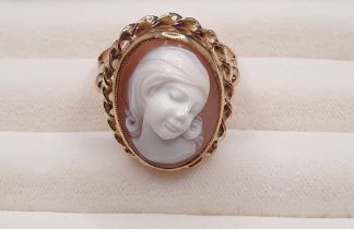 9ct Gold Cameo Ring, gross weight 9.13g, size V