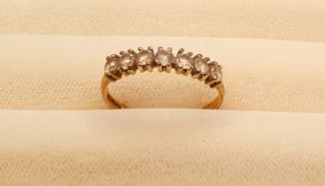 9ct Gold Ring set with 7 small diamonds, weight 1.31g, Size M