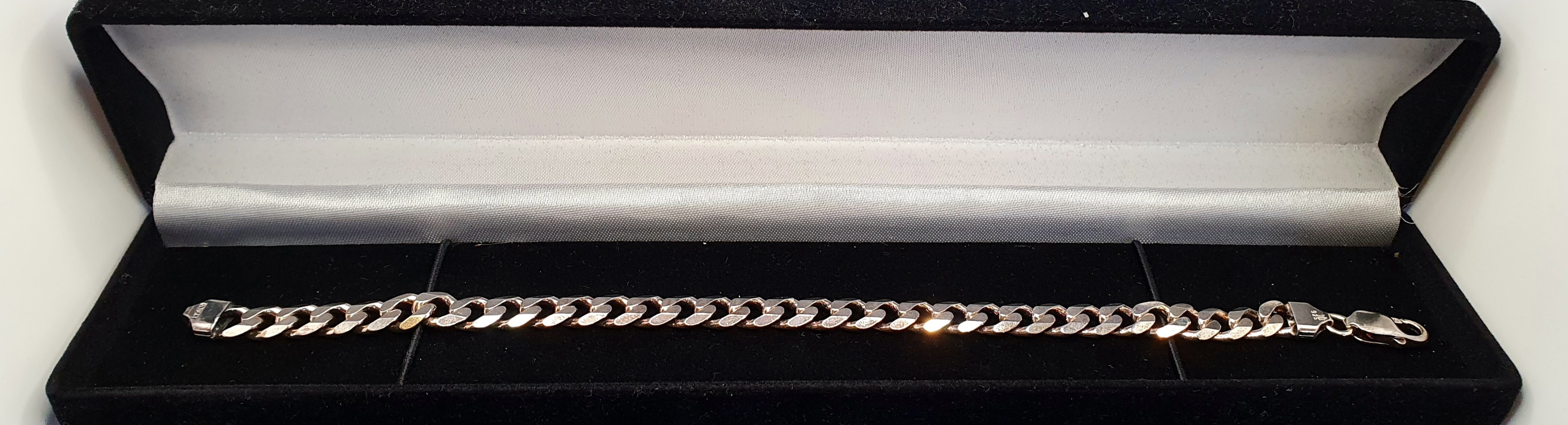 Silver Link Chain marked 925, weight is 25g