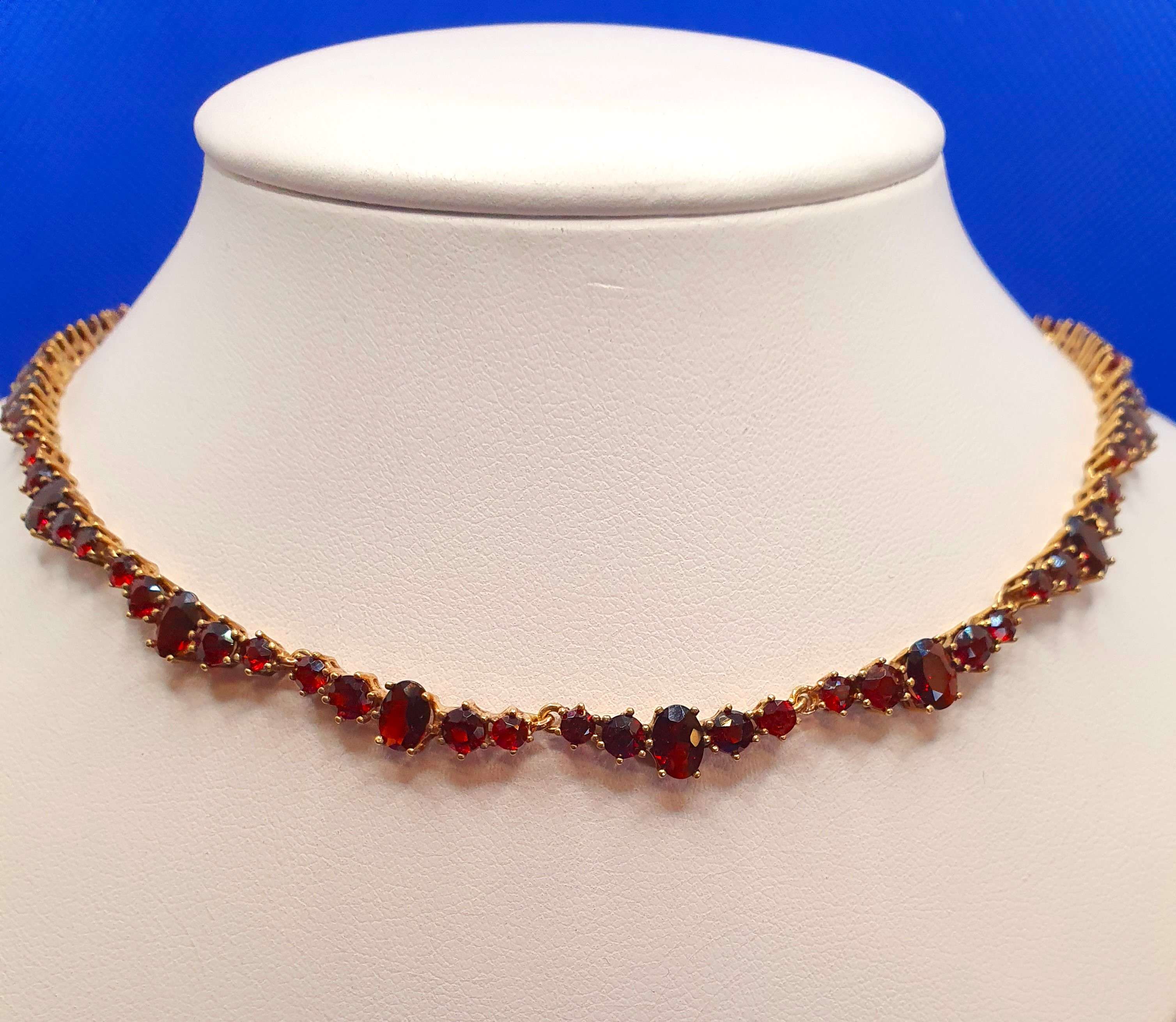 9ct Gold Garnet Necklace. Length is 16 inches and weight is 20g