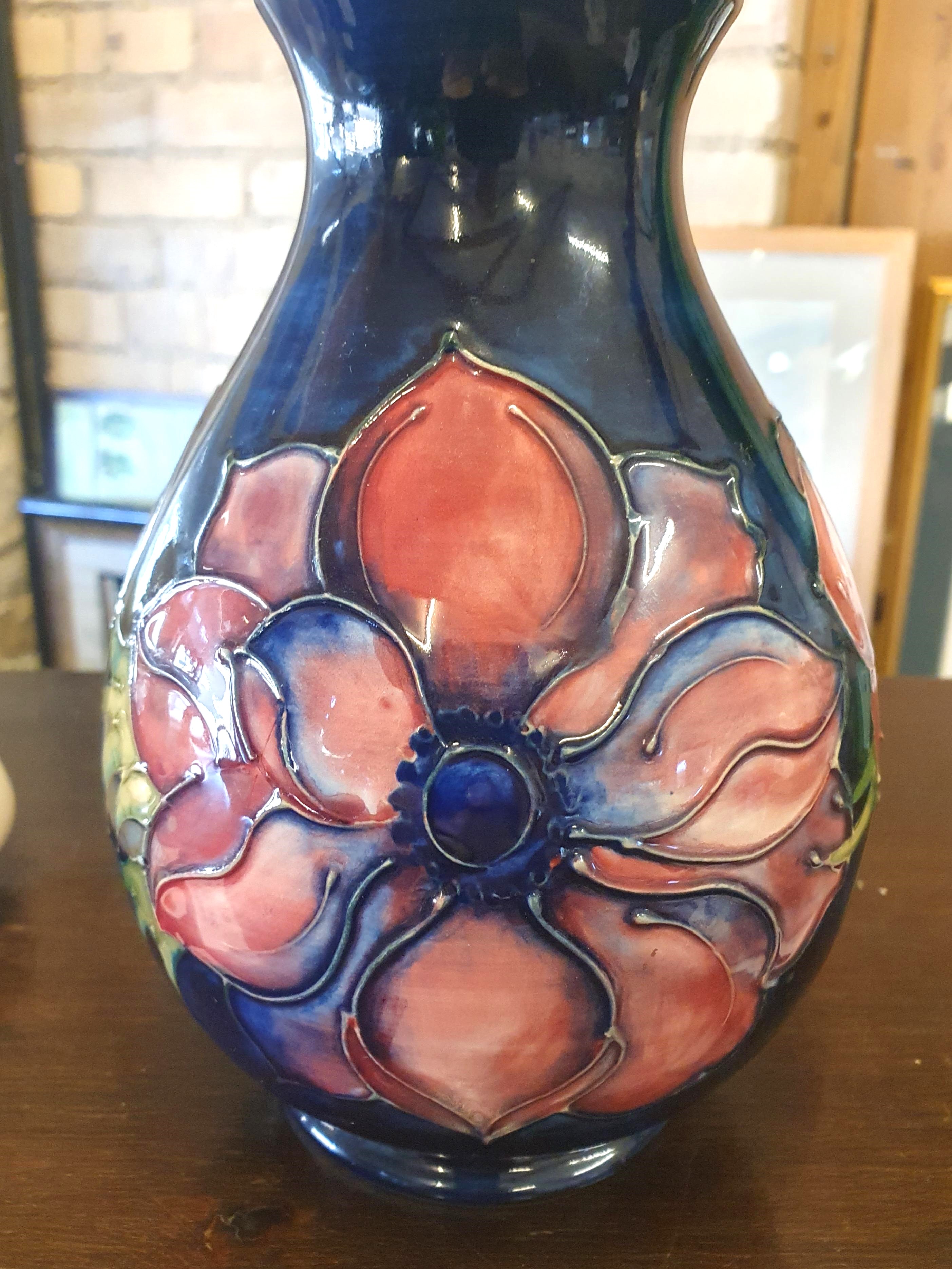 Moorcroft Deep Blue Anenome Vase measuring 8 inches in height - Image 2 of 4