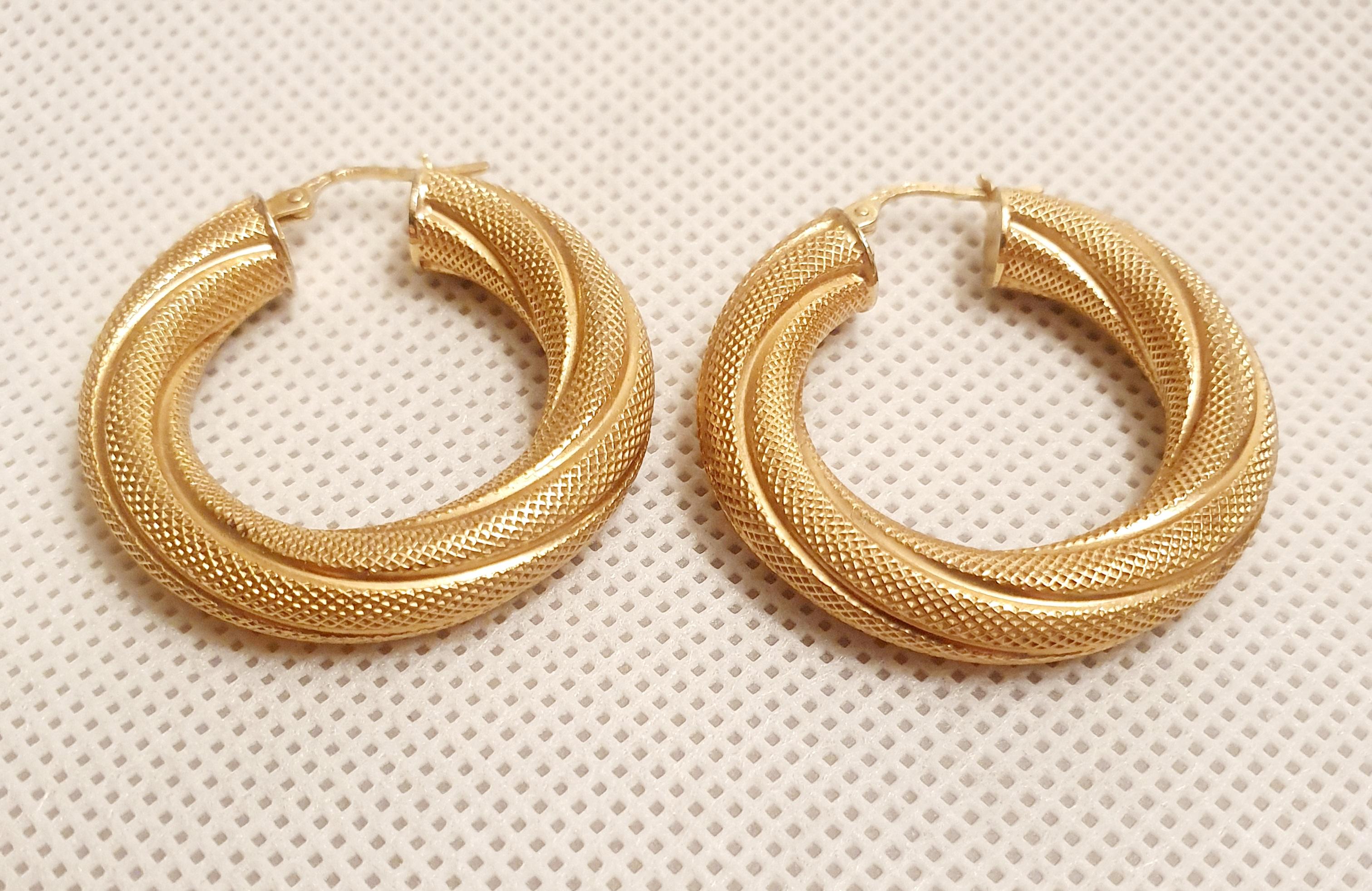 Pair of 9ct Gold Earrings, weight 6.12g