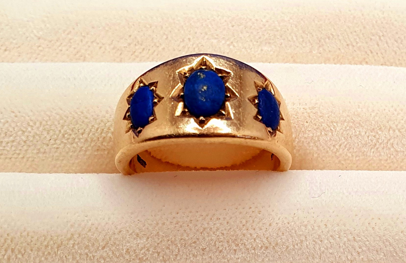 9ct Thick Yellow Gold Ring set with three blue stones, weight 6.96g, size K, Hallmarked London 1976