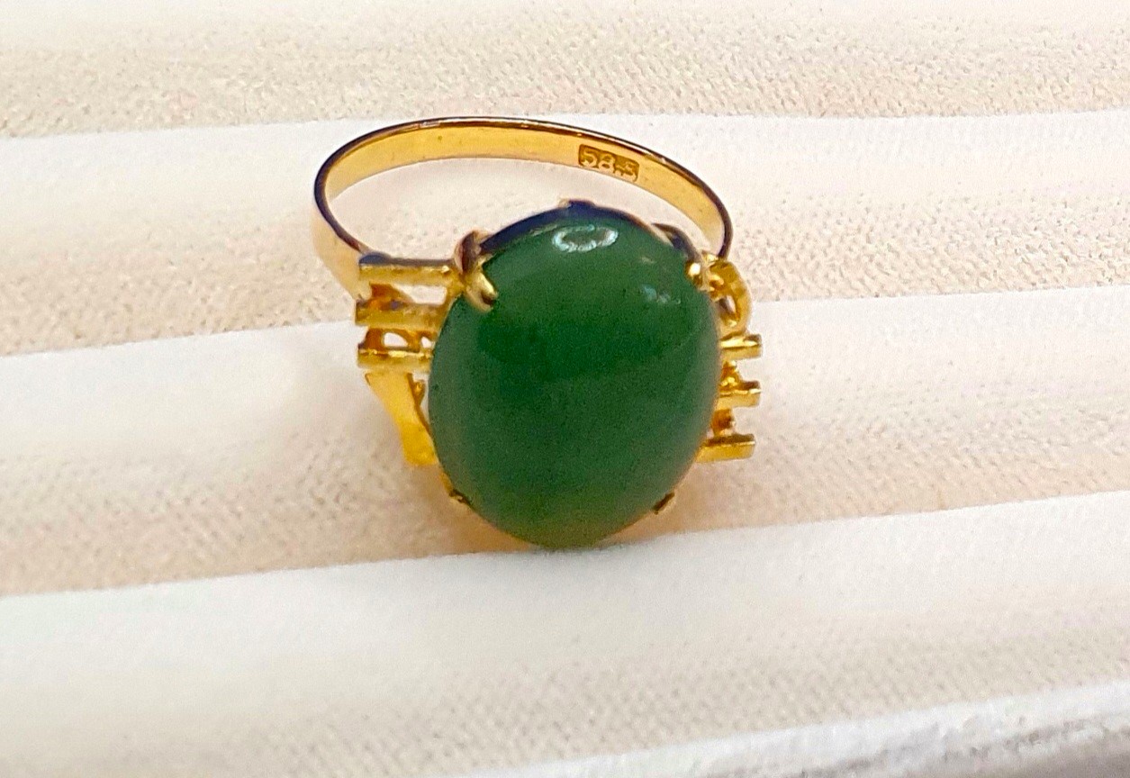 14ct Gold Jade Ring. Gross weight 3.79g, size L