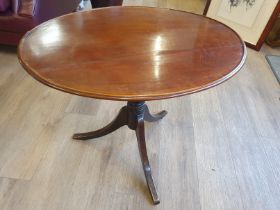 Georgian Oval Tilt Top Table