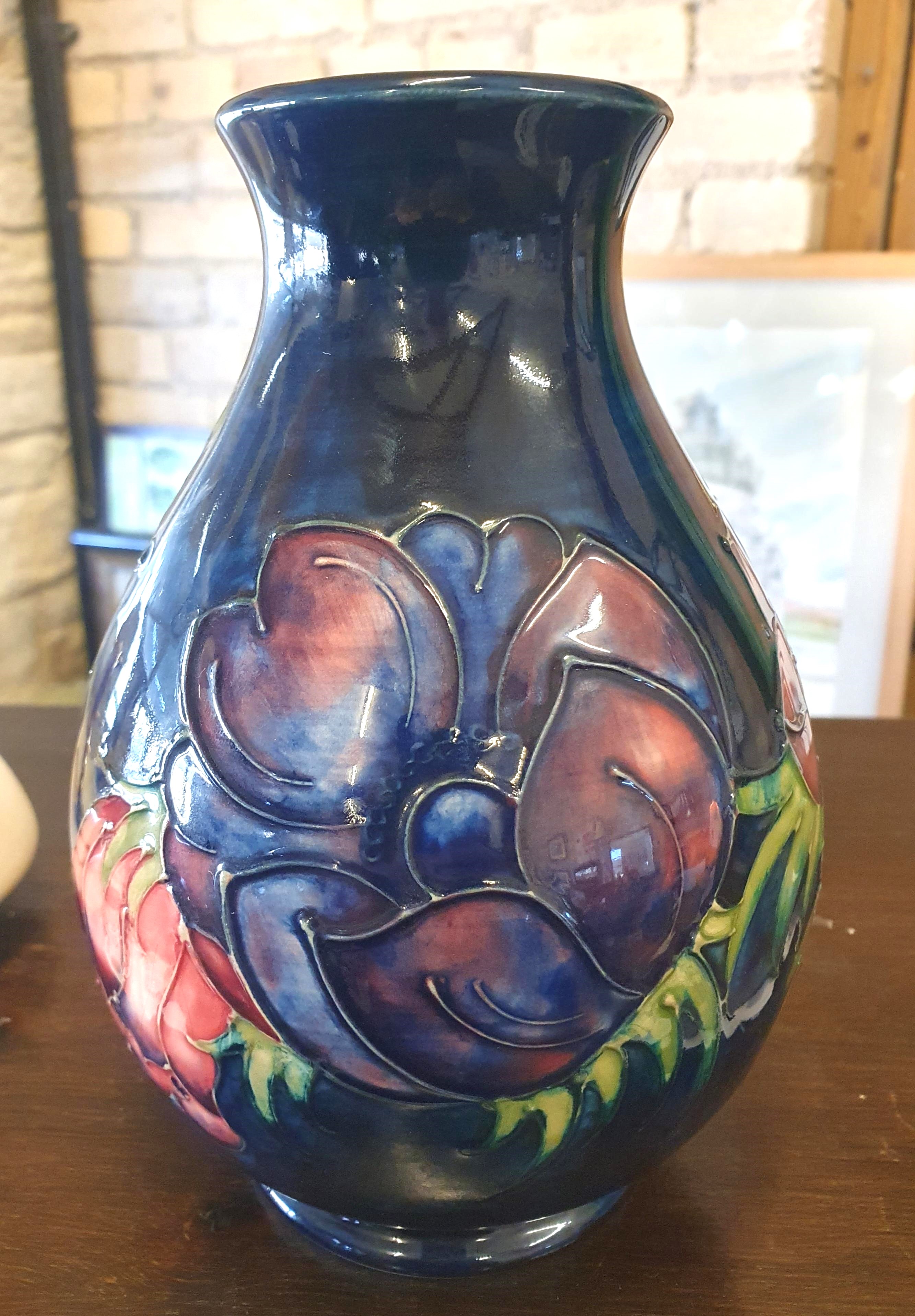 Moorcroft Deep Blue Anenome Vase measuring 8 inches in height - Image 3 of 4