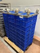 PALLET WITH 27 TRAYS AND 3 STAINLESS DOLLIES