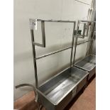 PPE WASH STAND WITH HANGING RAIL