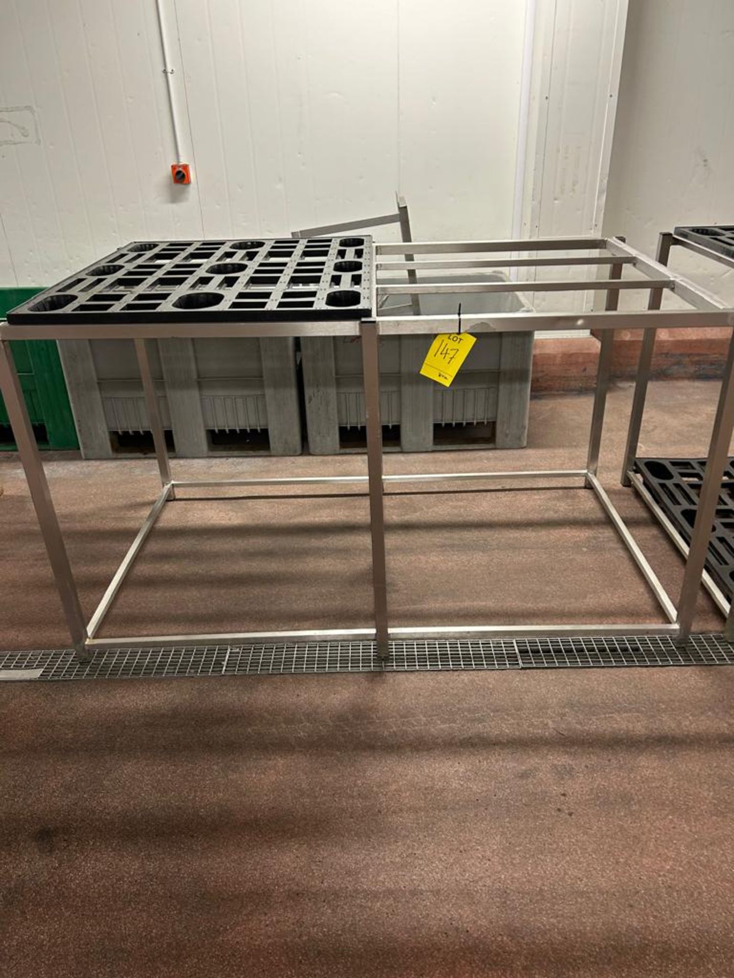 PALLET HOLDING RACK