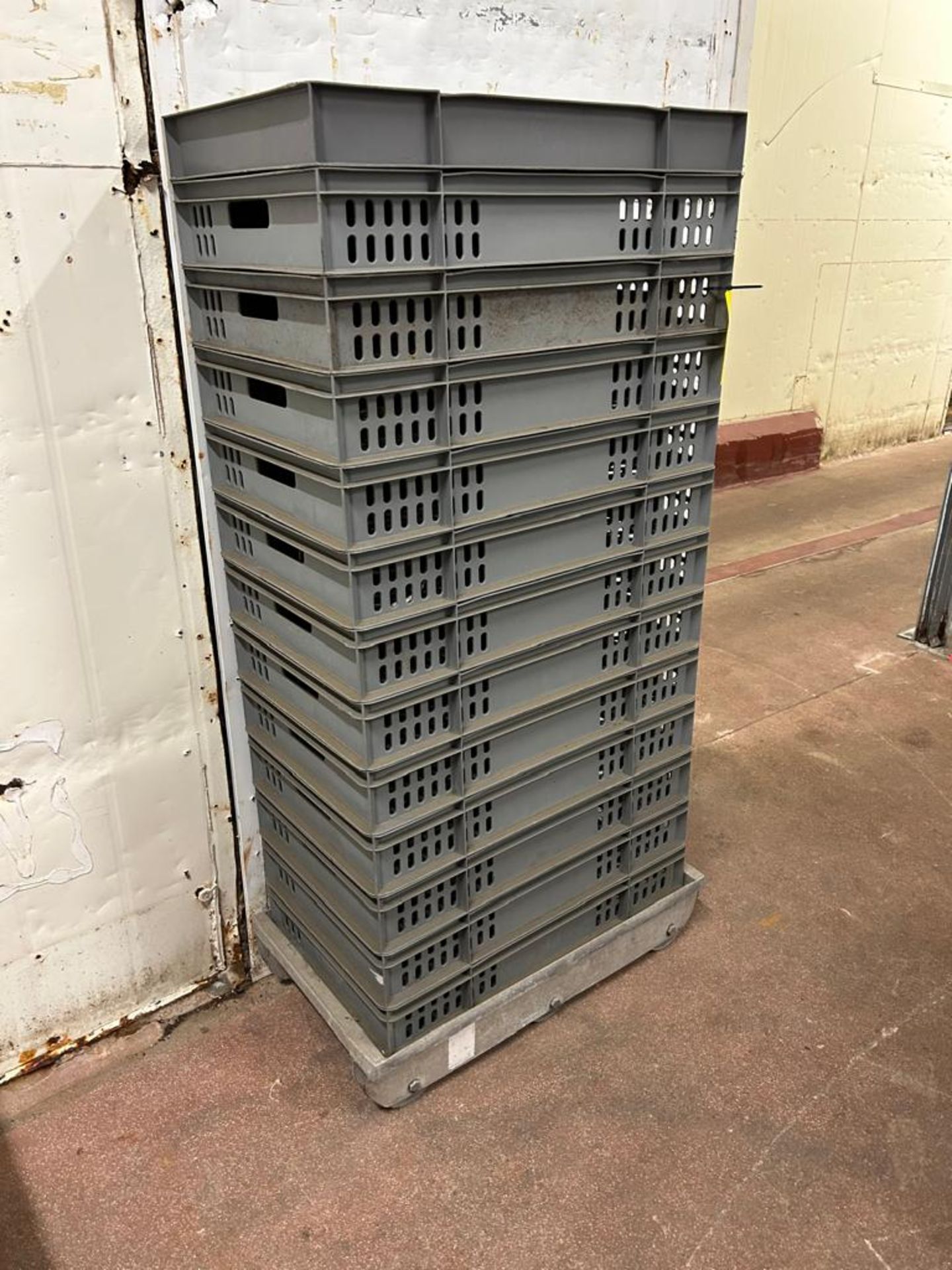 13 TRAYS ON ALUMINIUM DOLLY - Bild 2 aus 2