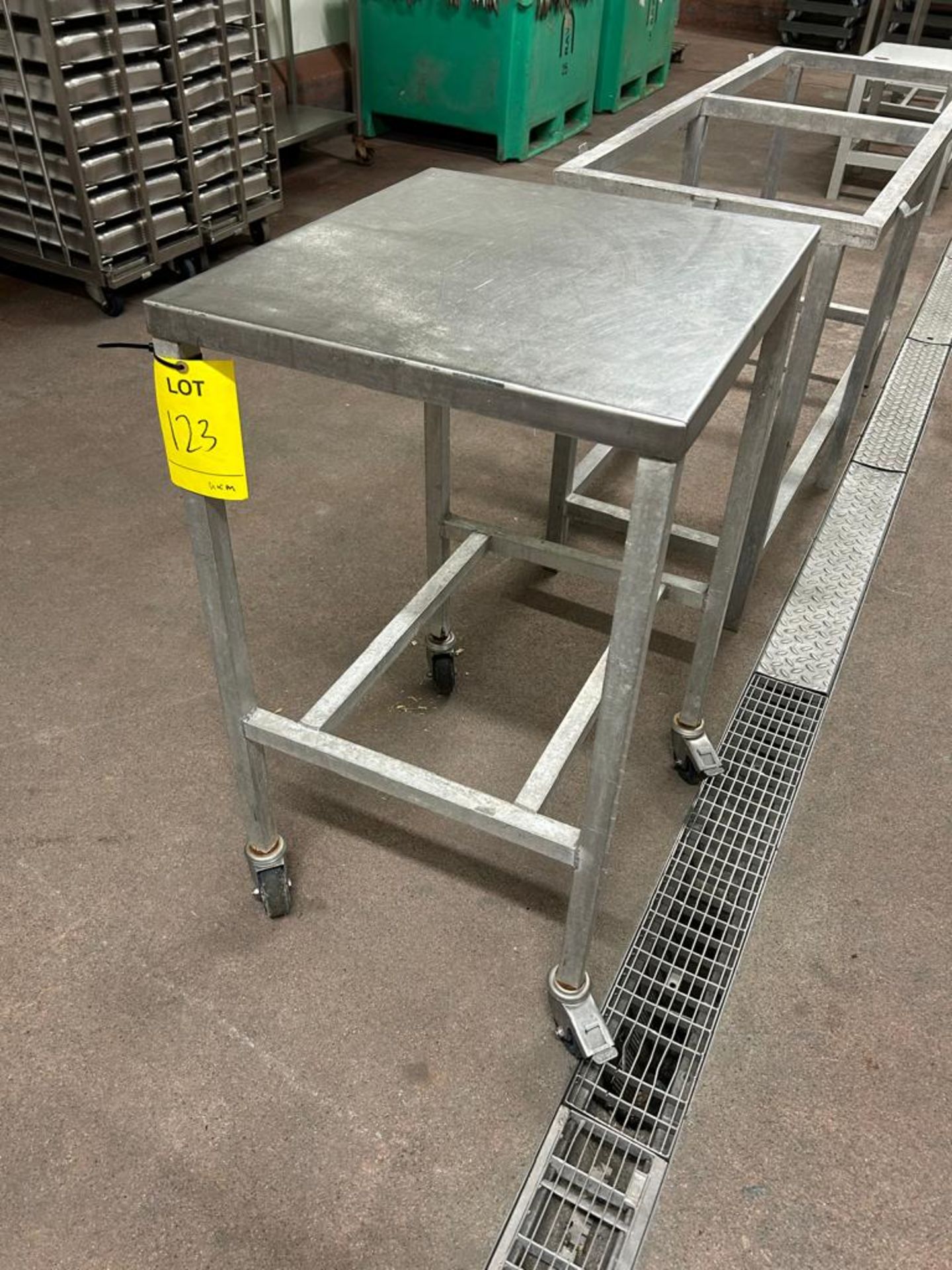 STAINLESS STEEL TABLE