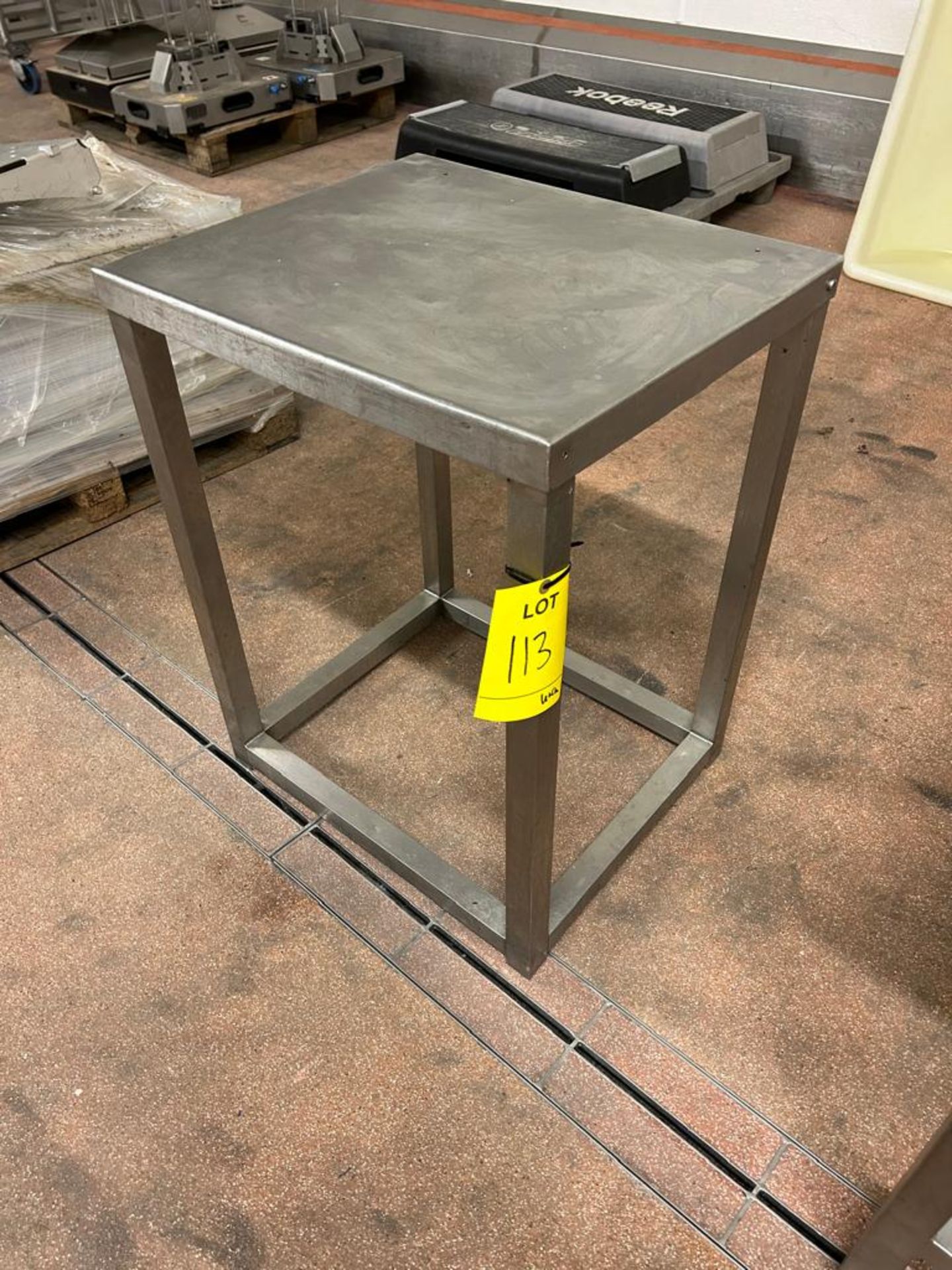 STAINLESS STEEL TABLE