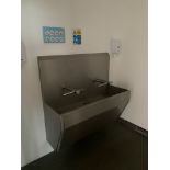 STAINLESS STEEL SINK