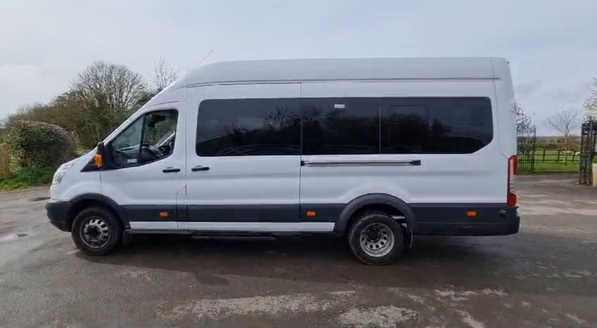 FORD TRANSIT 460 H/R BUS 18 STR