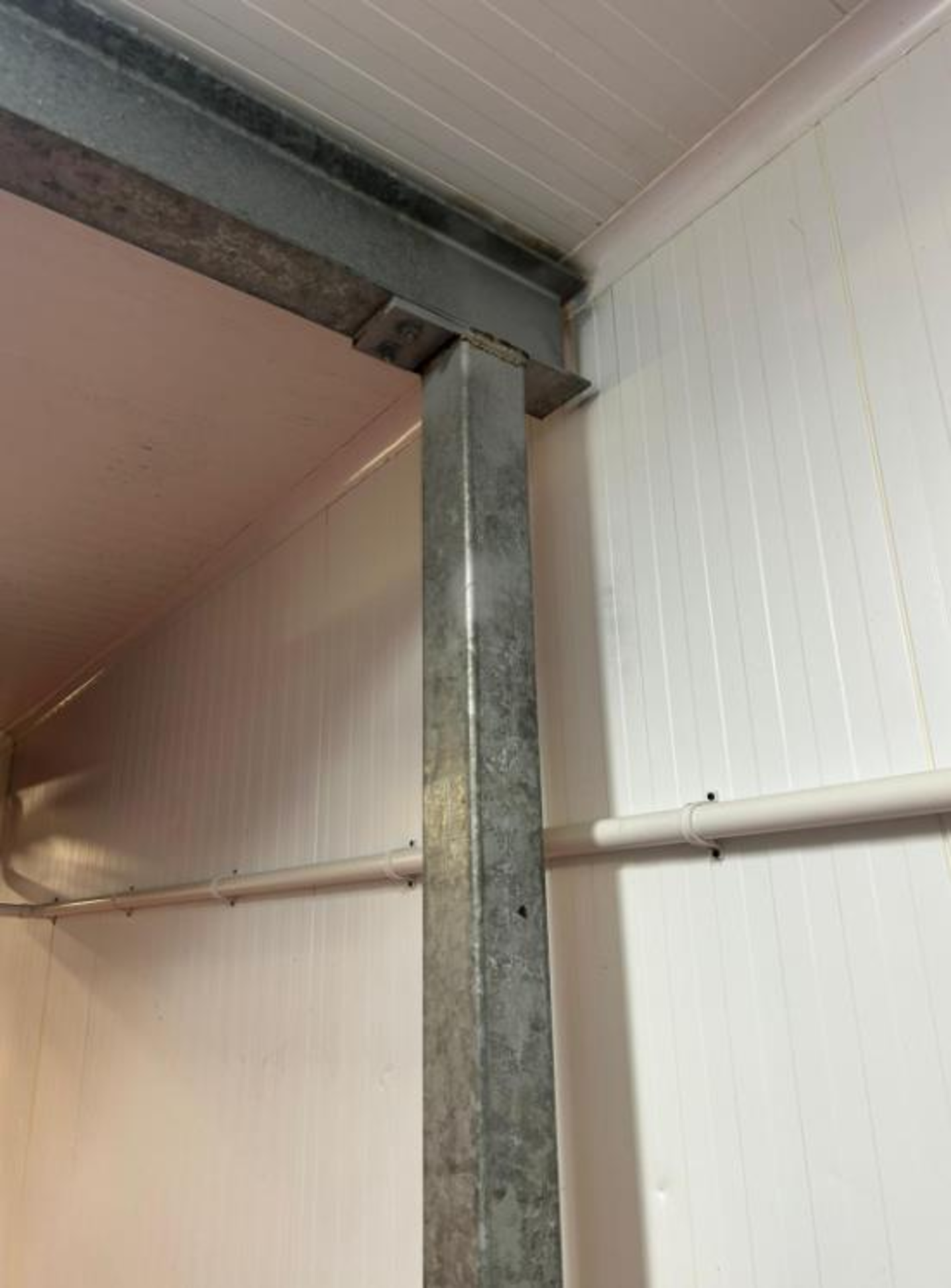 HANGING RAIL SYSTEM FOR PACKAGE PRODUCT ROOM - Image 4 of 5