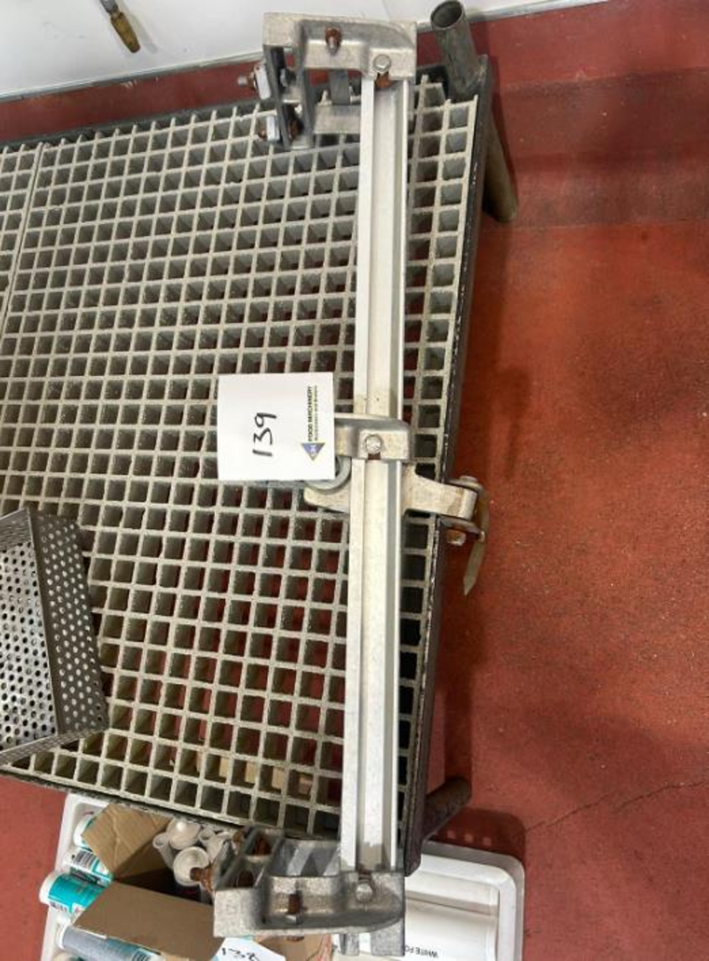 TWIN RACK TAVEL FOR SAW