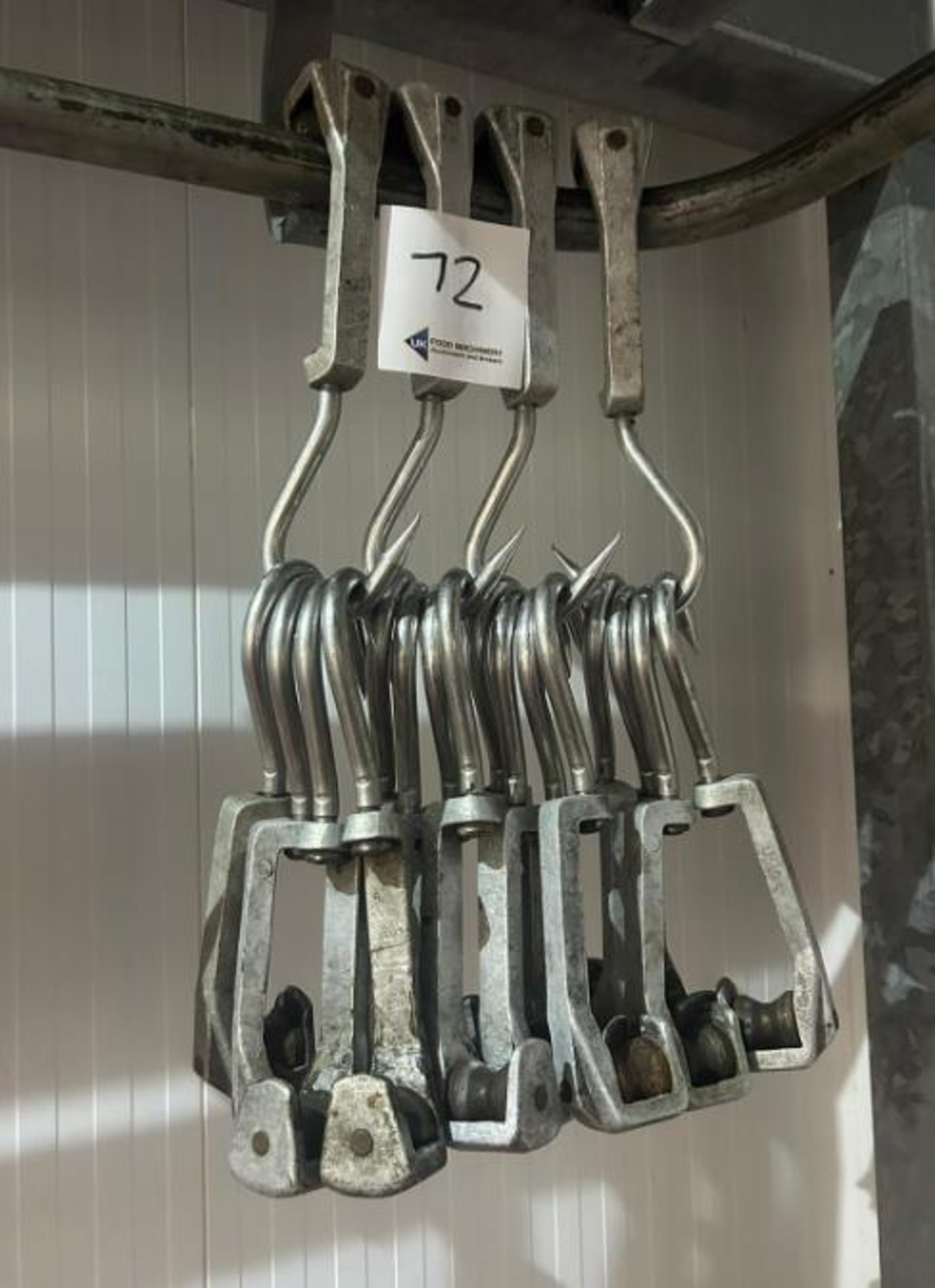 HEAVY DUTY CATTLE ROLL HOOKS