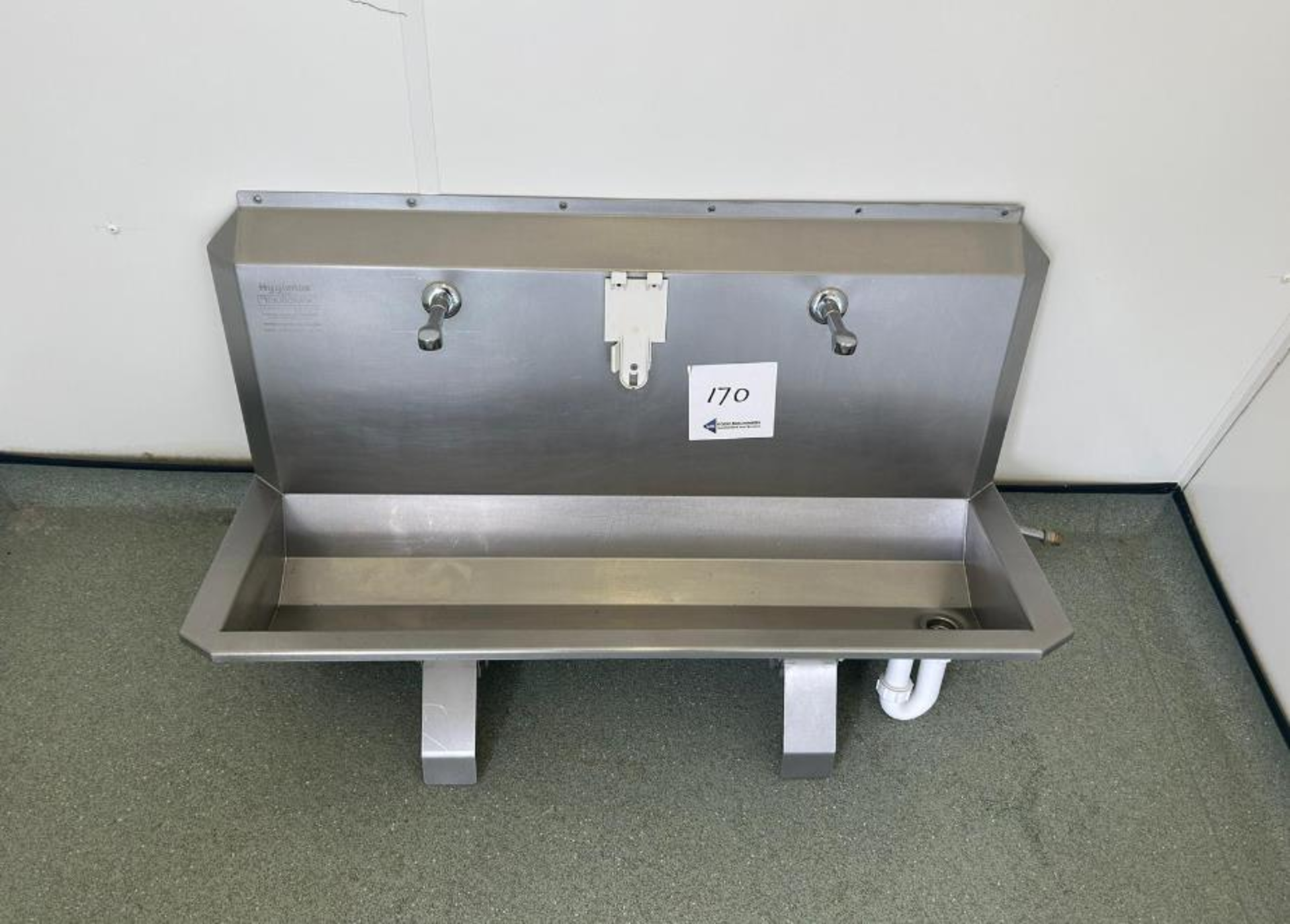 TWIN KNEE OPERATED SINK