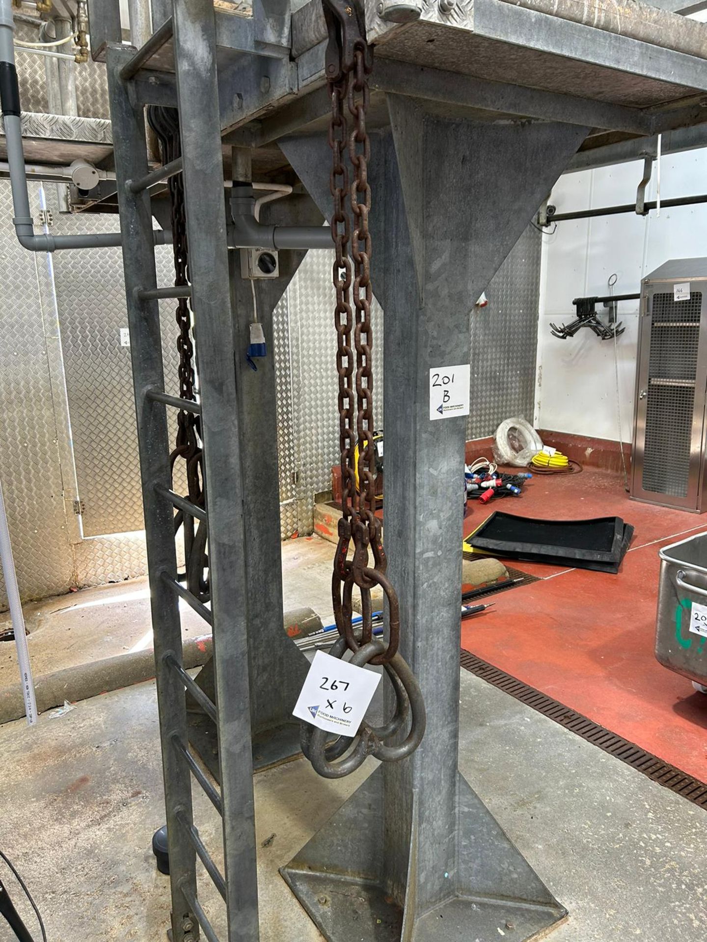 6 X BEEF CATTLE HEART SHACKLES