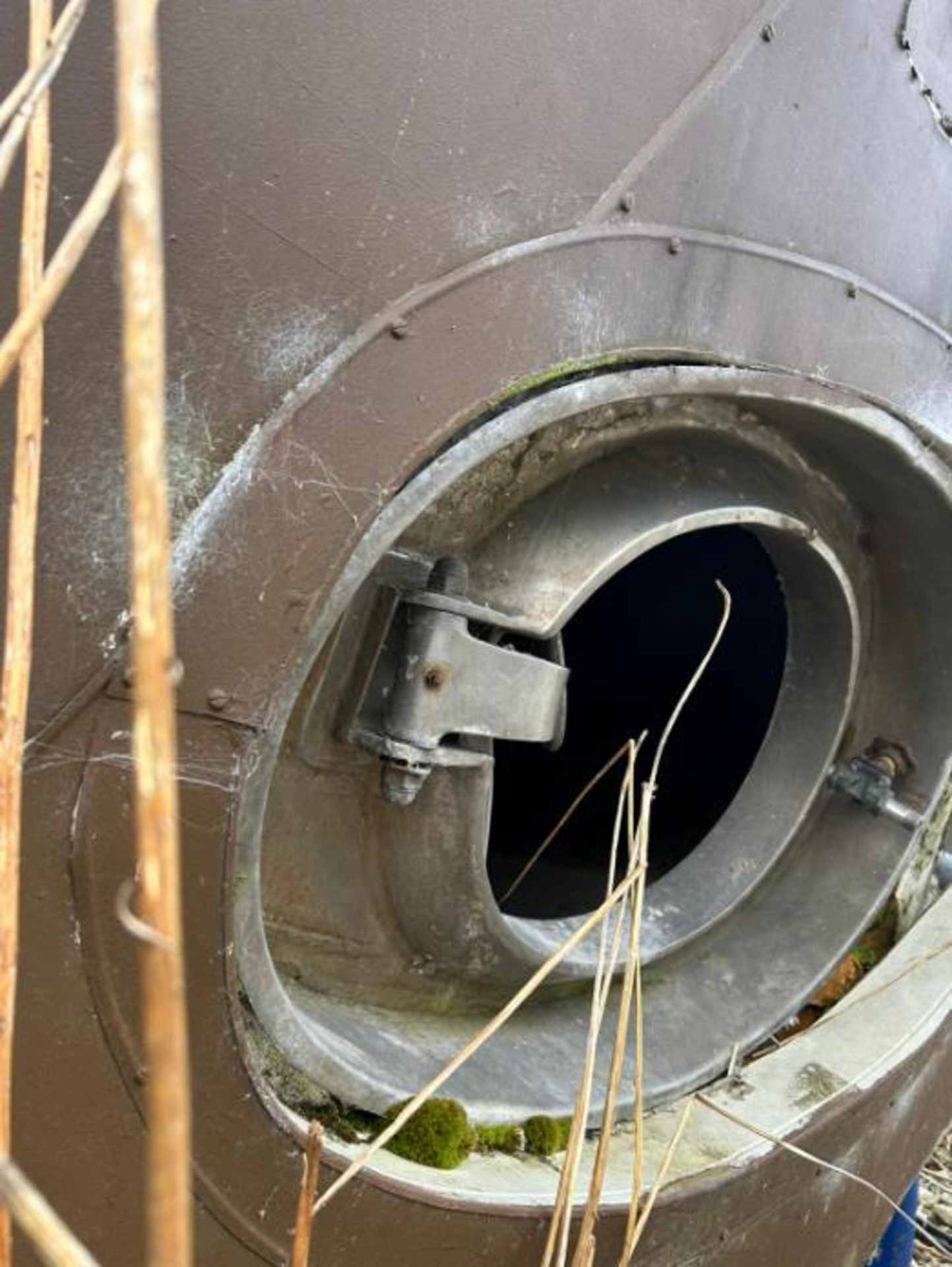 10,000 LITRE INSUALTED TANK ALL STAINLESS IN THE INSIDE - Image 2 of 3