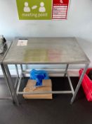 STAINLESS STEEL TABLE
