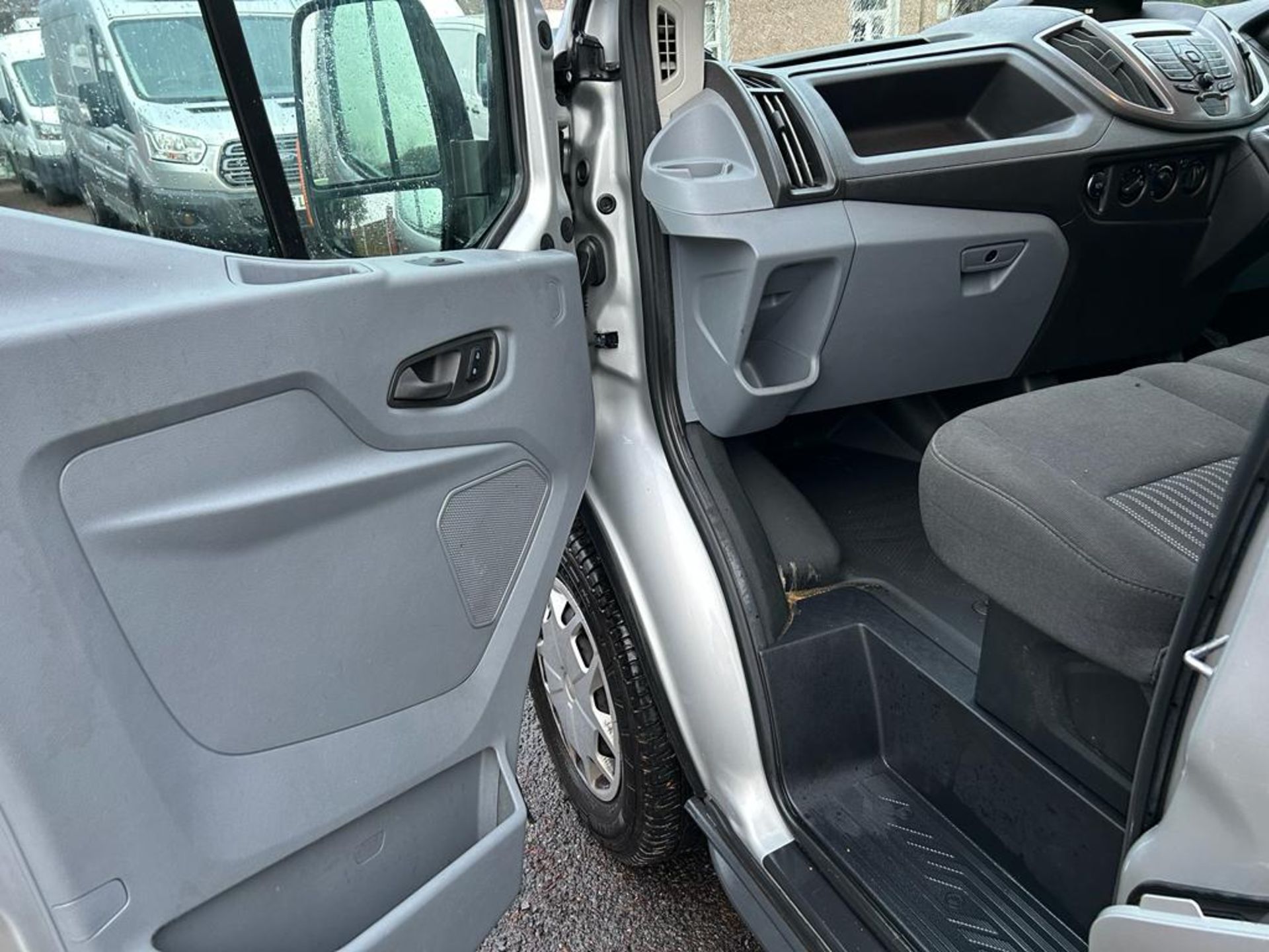 FORD TRANSIT 2.0 TDCI - Image 9 of 13