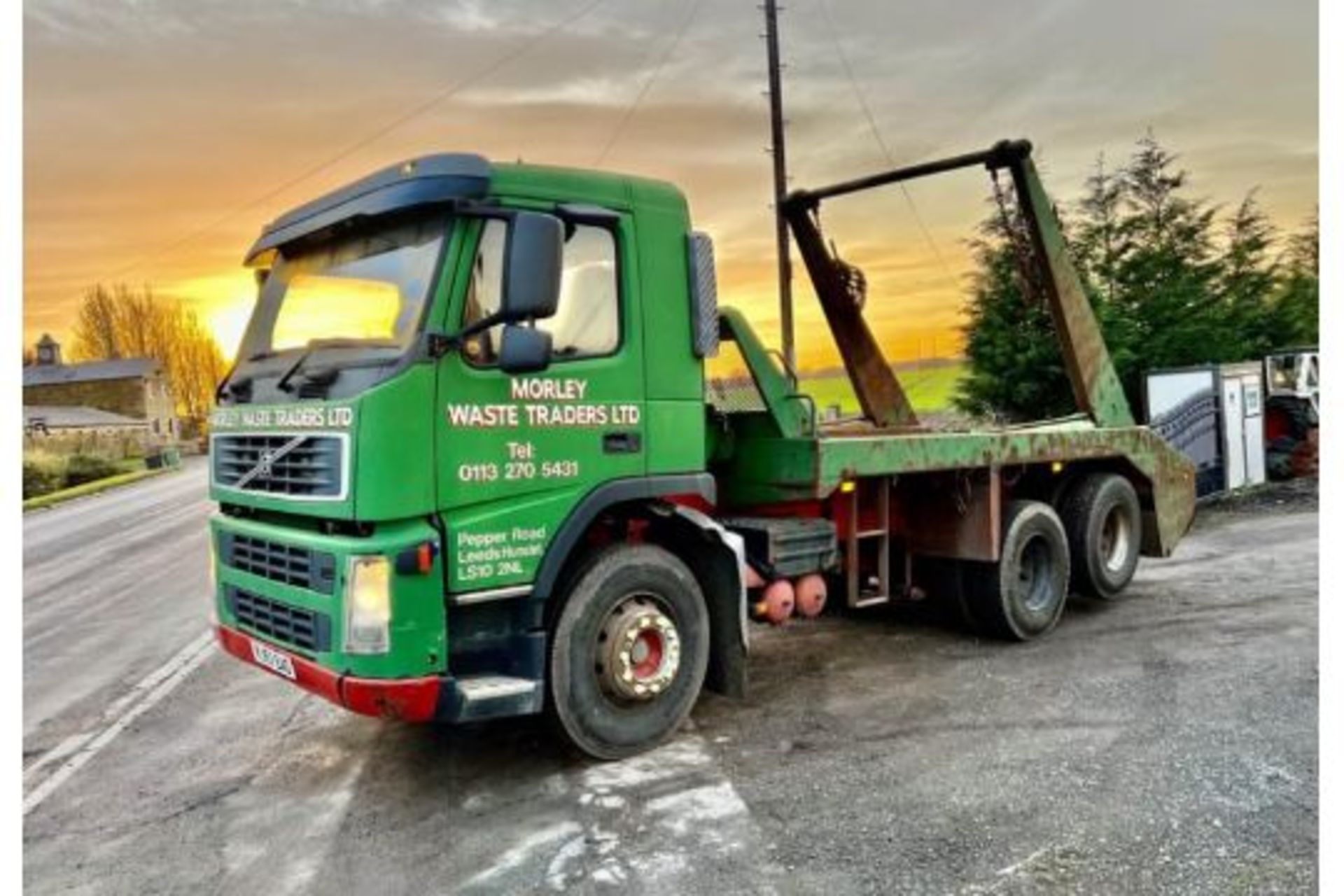 2003 VOLVO FM SKIP LOADER - Image 2 of 8