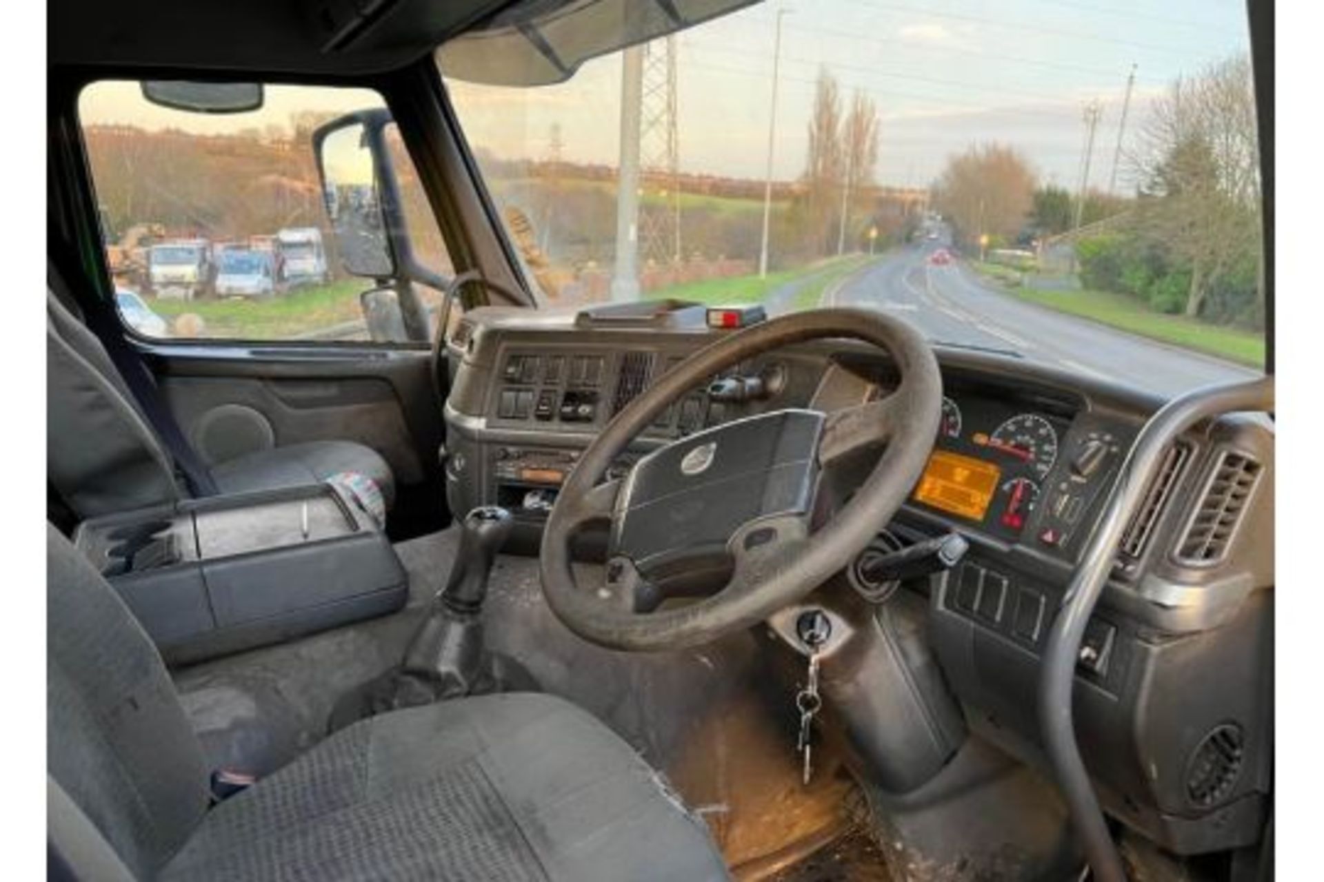 2003 VOLVO FM SKIP LOADER - Image 7 of 8