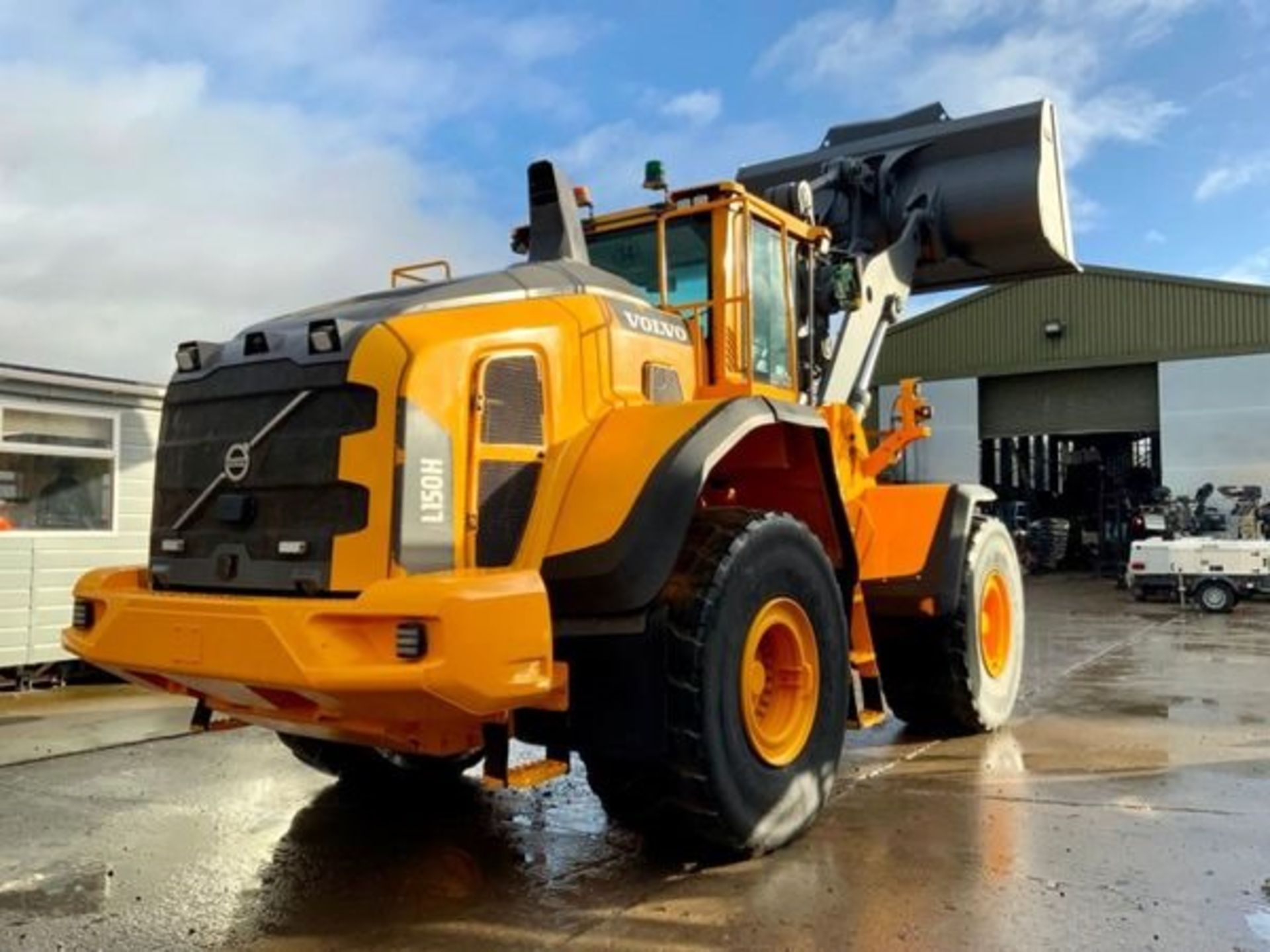 2017 VOLVO L150h LOADING SHOVEL - Image 8 of 22