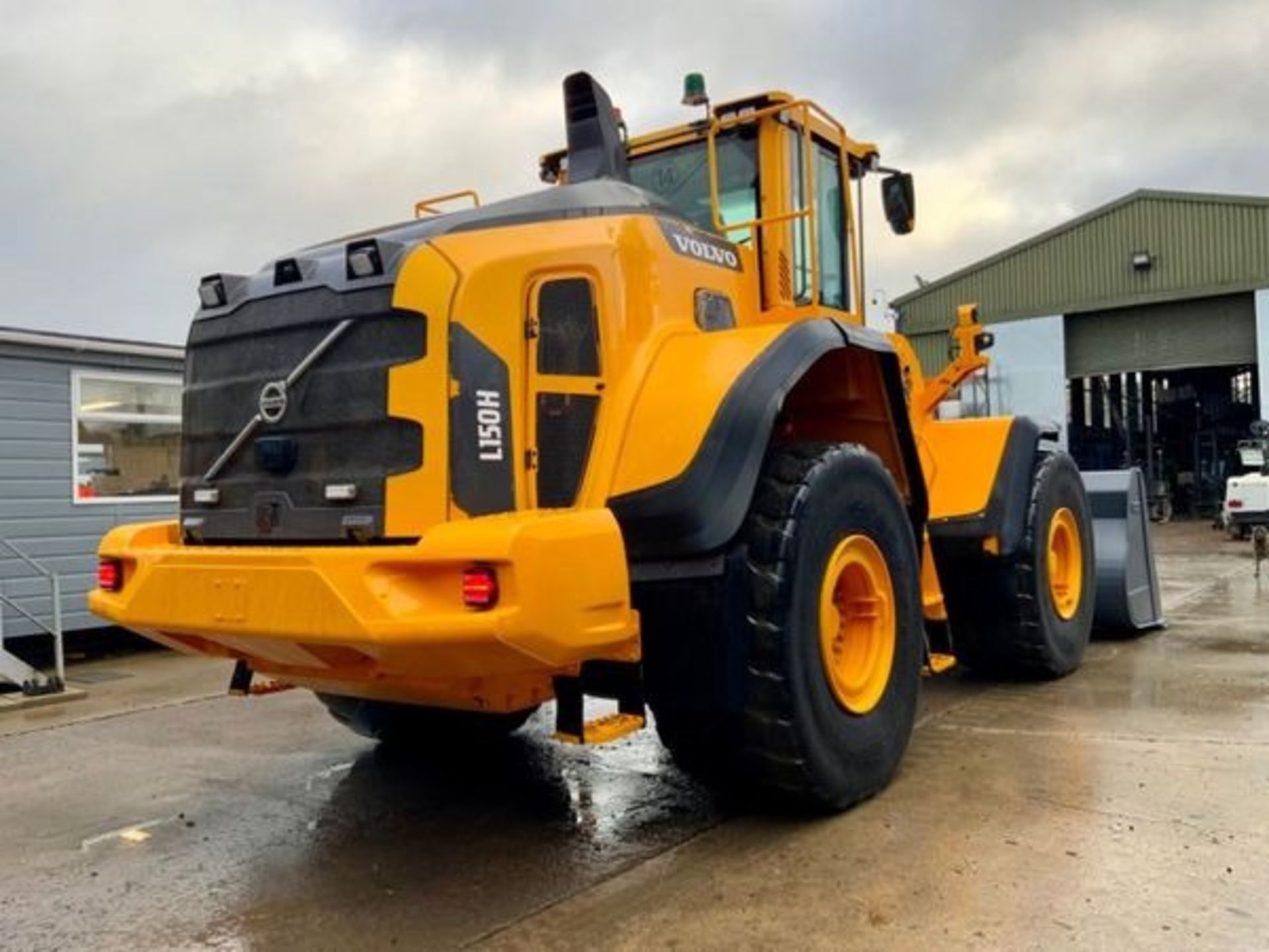 2017 VOLVO L150h LOADING SHOVEL - Image 9 of 22