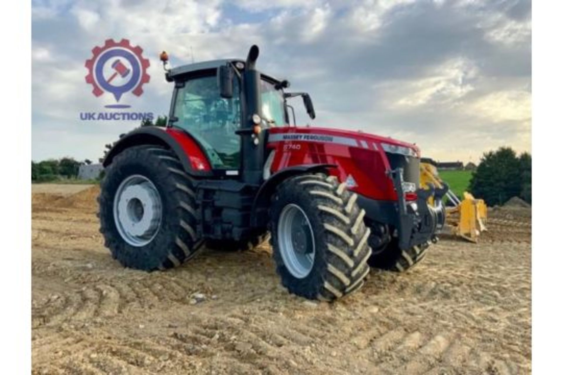 2017 MASSEY FERGUSON 8740