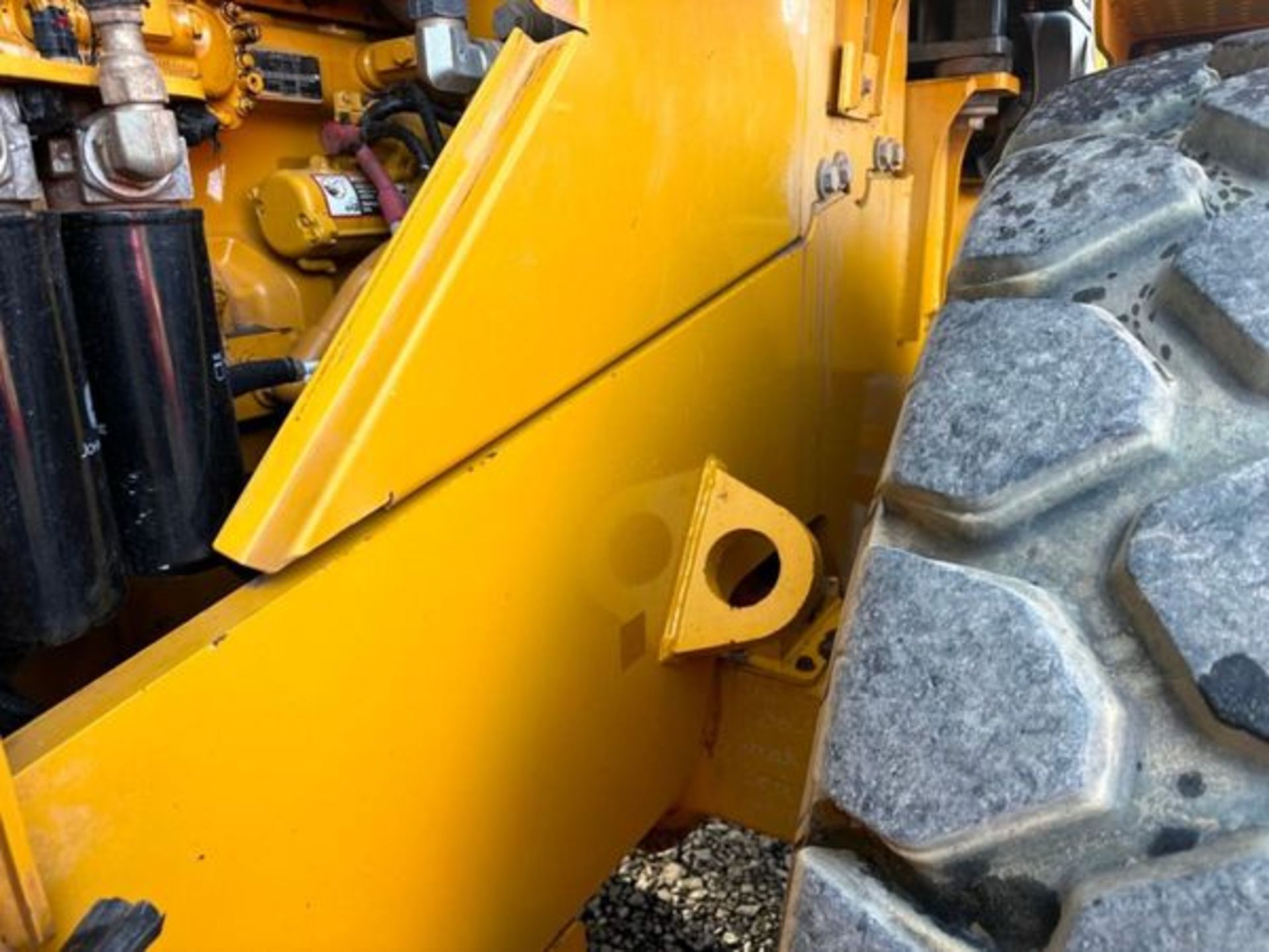 A BELL L2606e WHEELED LOADING SHOVEL..... - Image 17 of 30