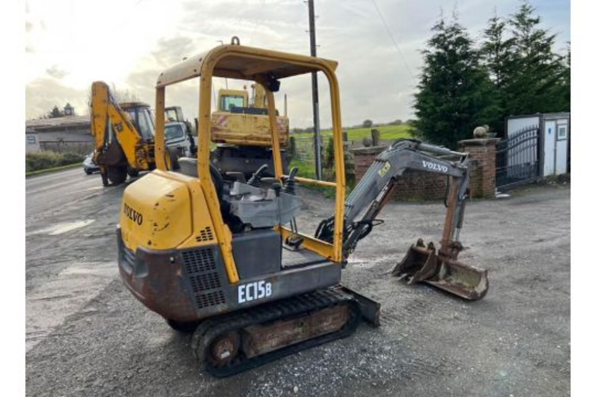 VOLVO EC15B MINI DIGGER. YEAR 2008. - Image 4 of 9