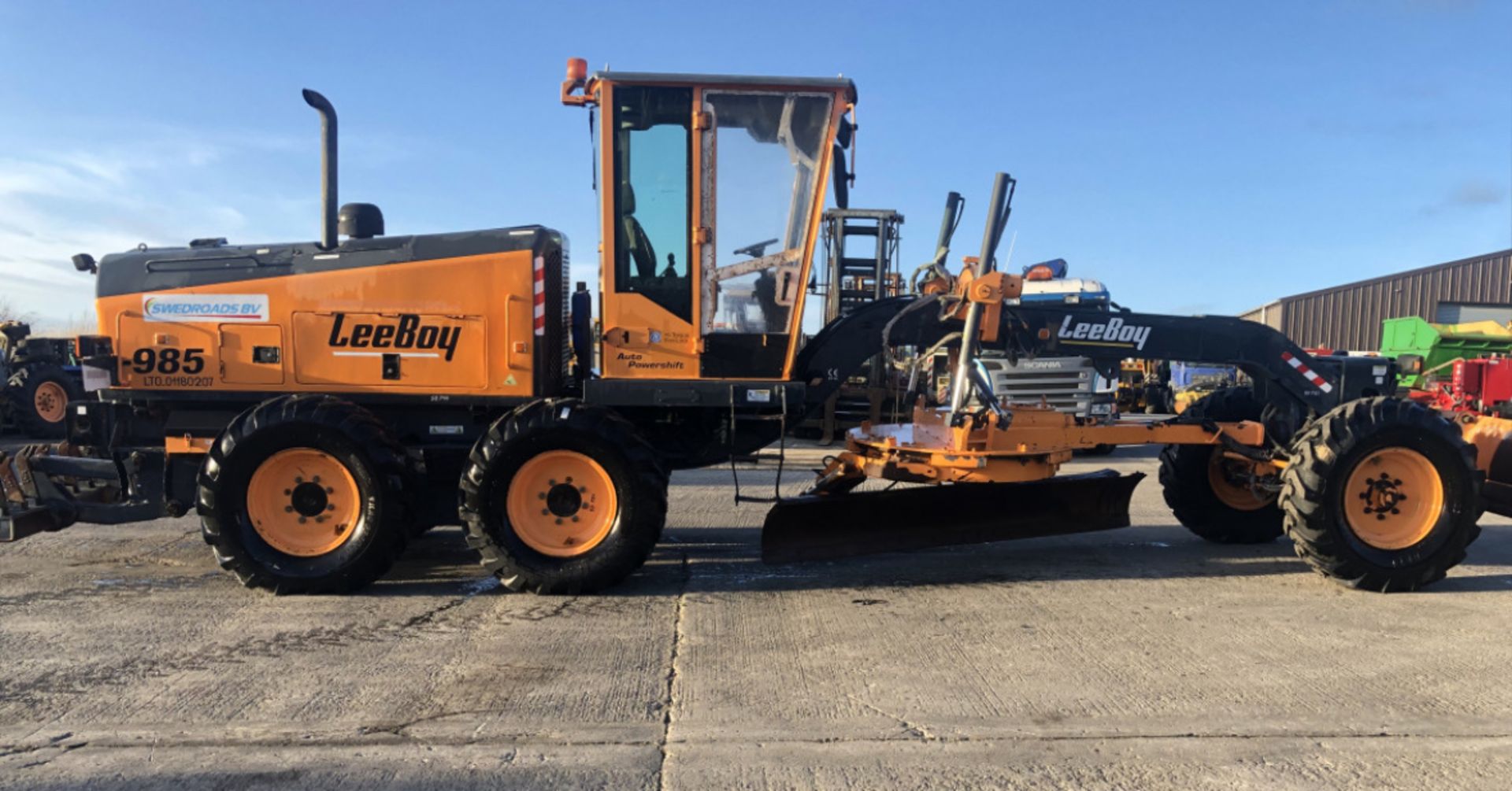 LEE BOY 985 MOTOR GRADER - Image 6 of 11