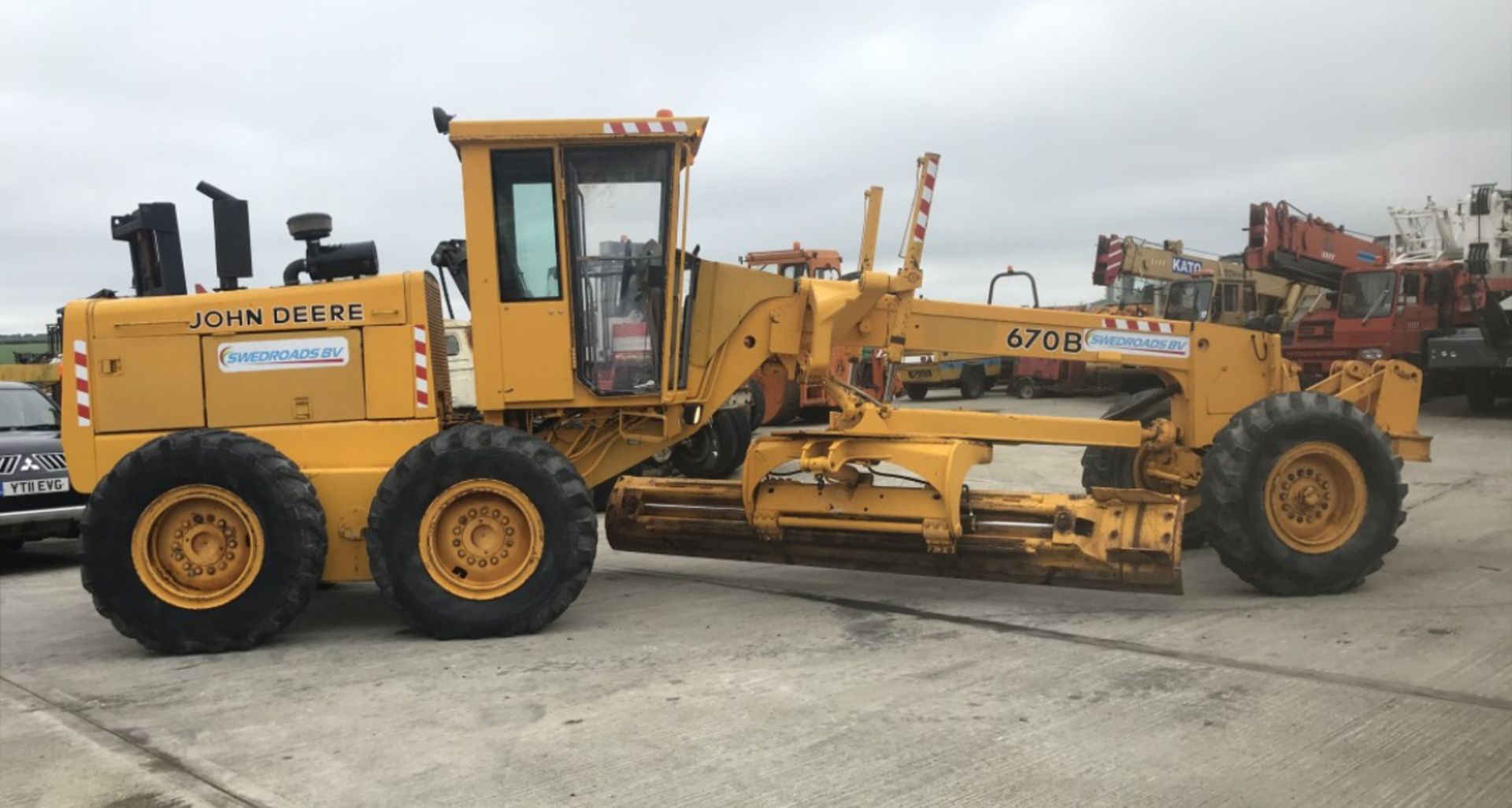 JOHN DEERE 670 MOTOR GRADER - Image 8 of 13