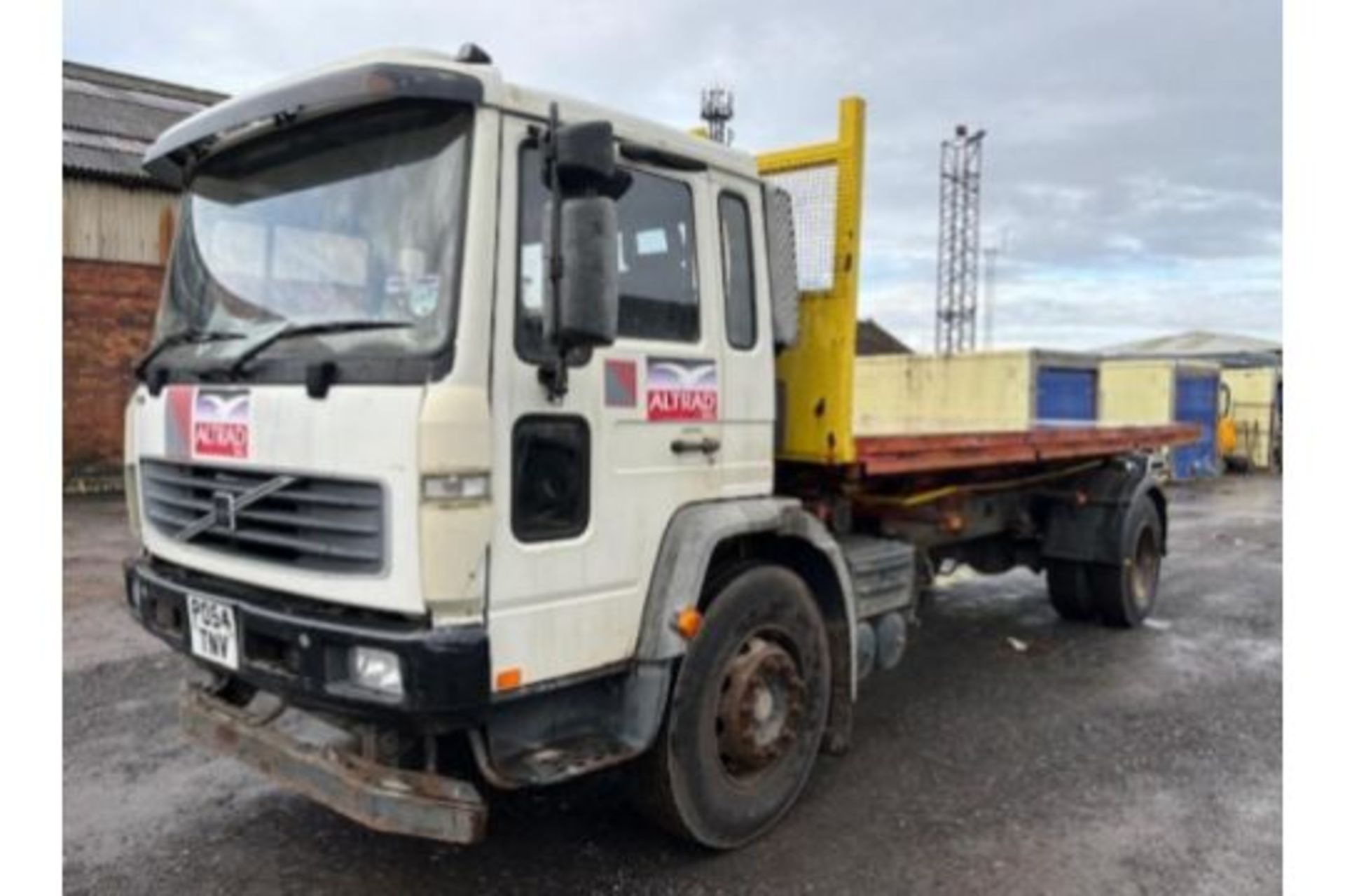 2004 VOLVO FL6.220 - Image 2 of 10