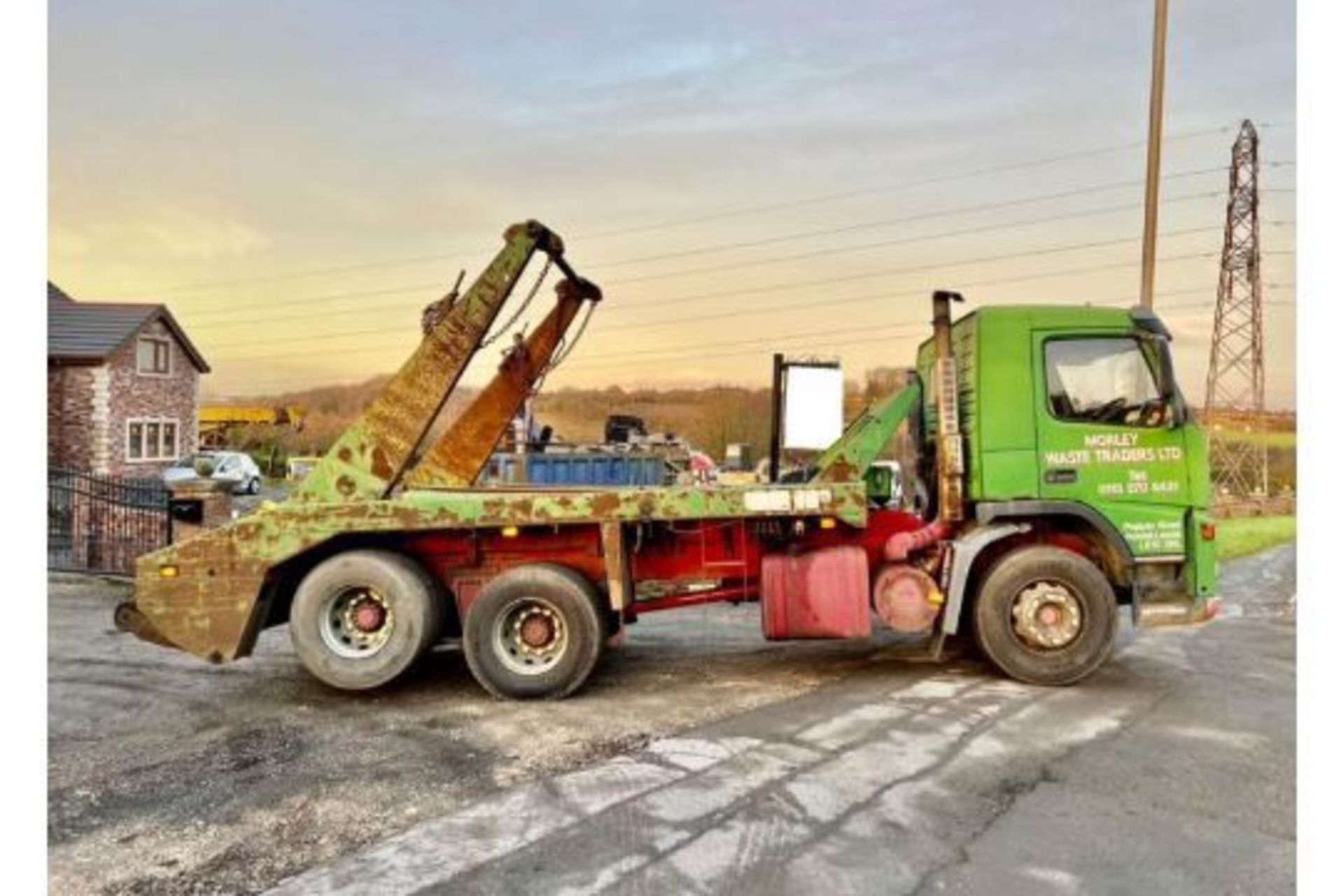 2003 VOLVO FM SKIP LOADER - Image 4 of 8